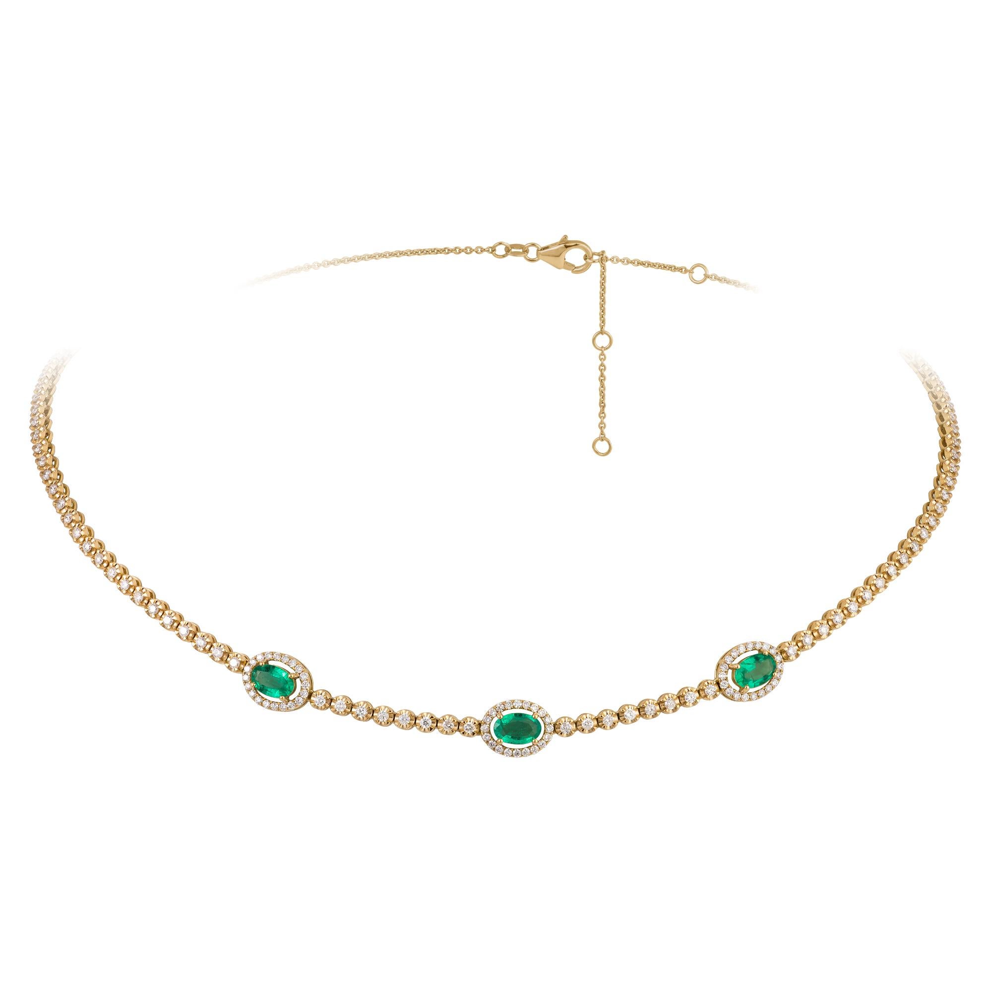Mode-Halskette aus Gelbgold mit 18 Karat Smaragd und Diamant für sie (Moderne) im Angebot