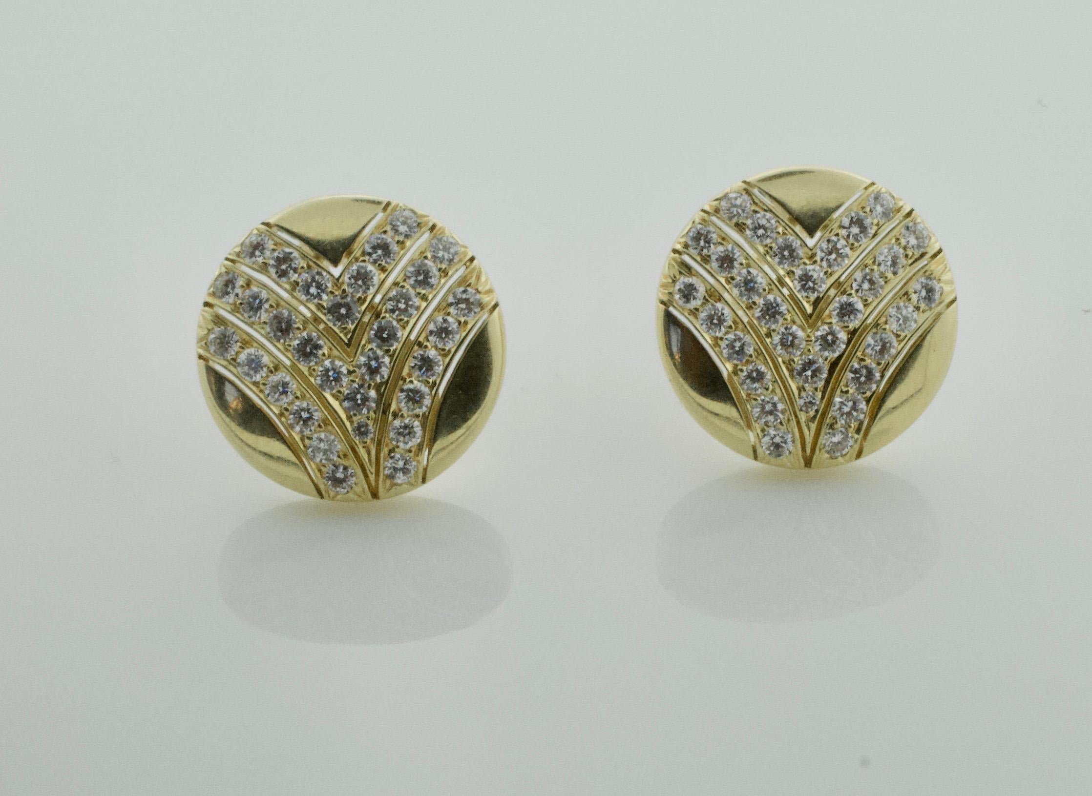 Fashionable 18k Diamond Clip on Earrings  2.80 carats. Fine Quality
Sixty Two Round Brilliant Cut Diamonds weighing 2.80 carats approximately [GH - VVS-VS1]
Posts can be easily added.
Superior Workmanship Throughout  