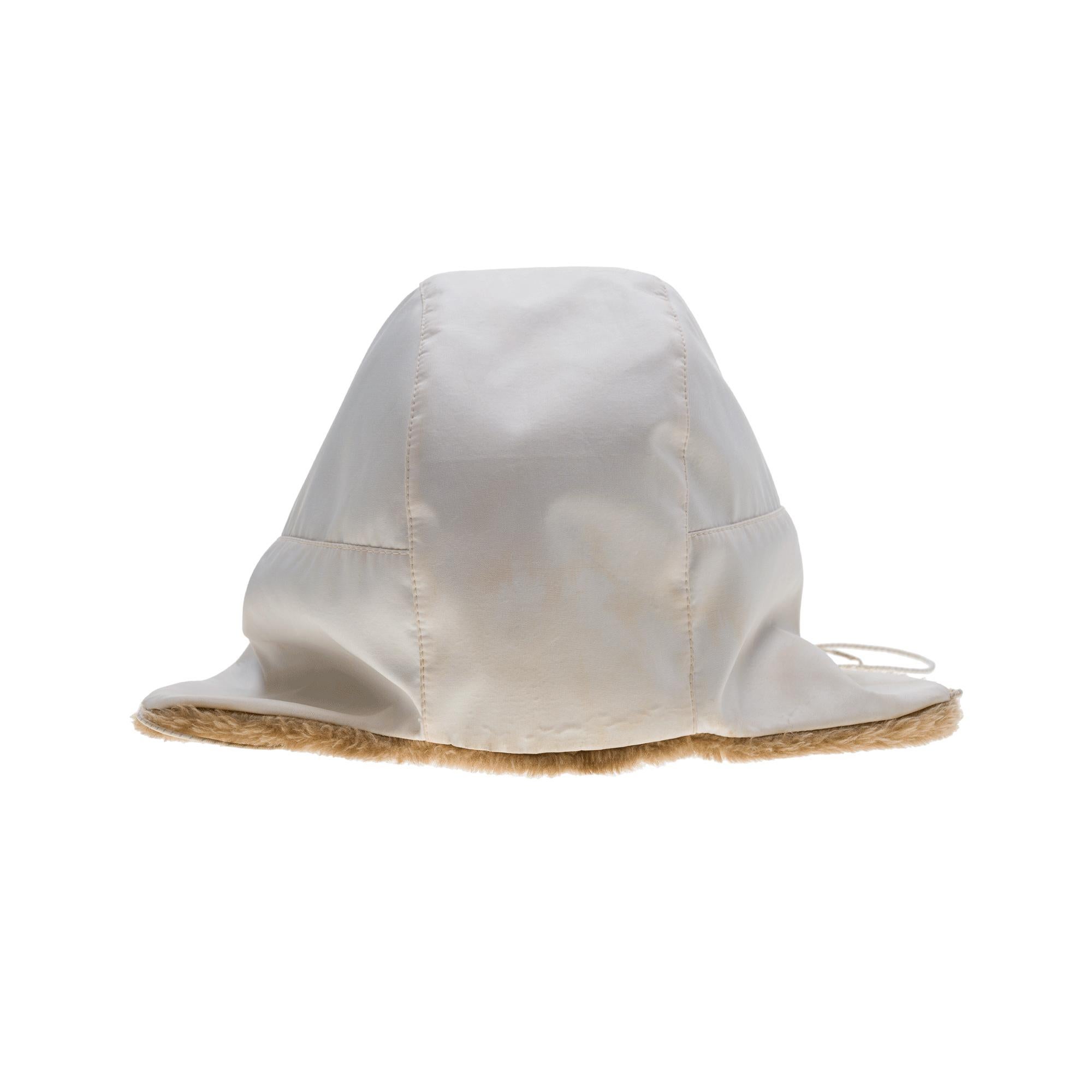 Bianco Cappello da sci Chanel bianco crema da collezione alla moda in vendita