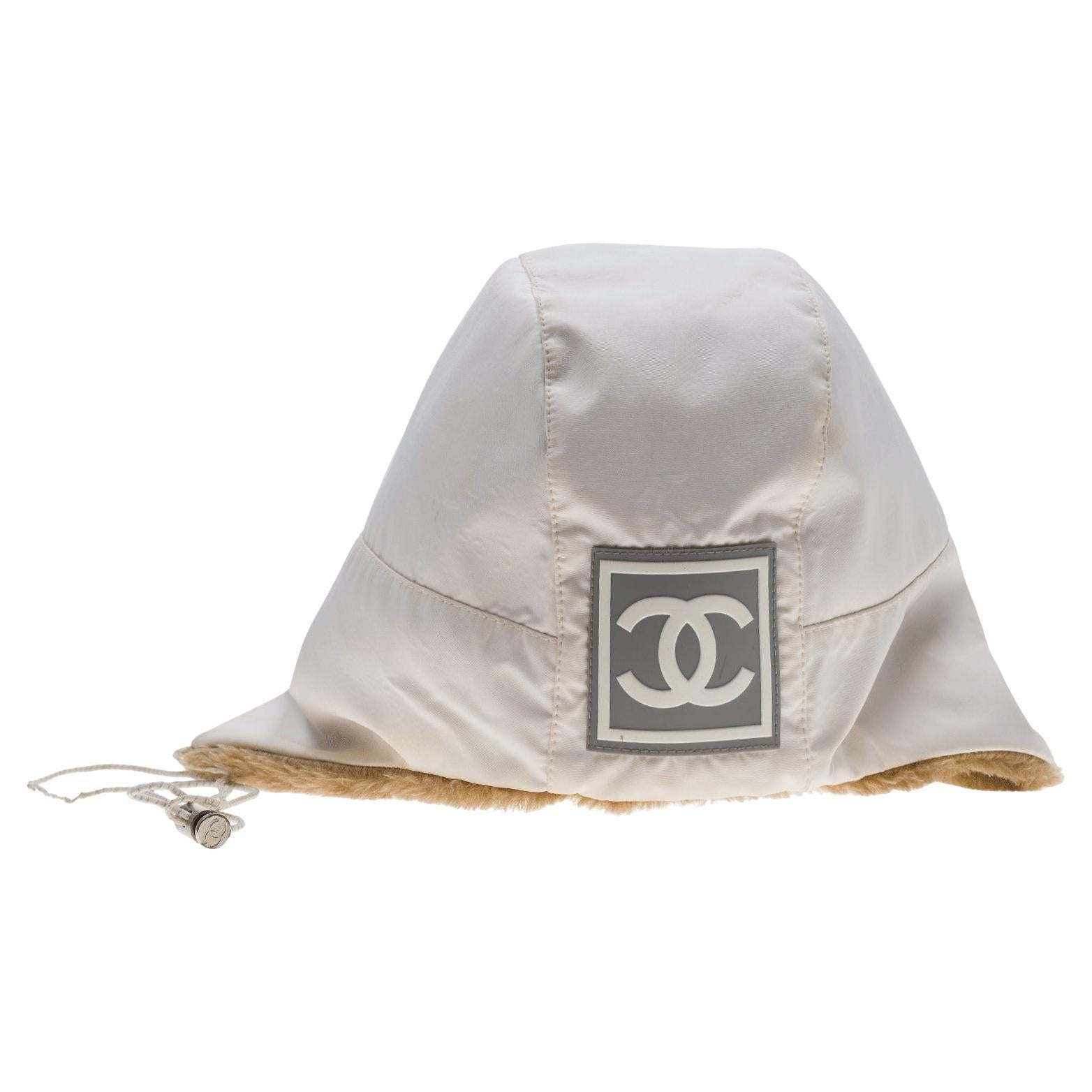 Modischer Collector Chanel cremeweißer Skihut