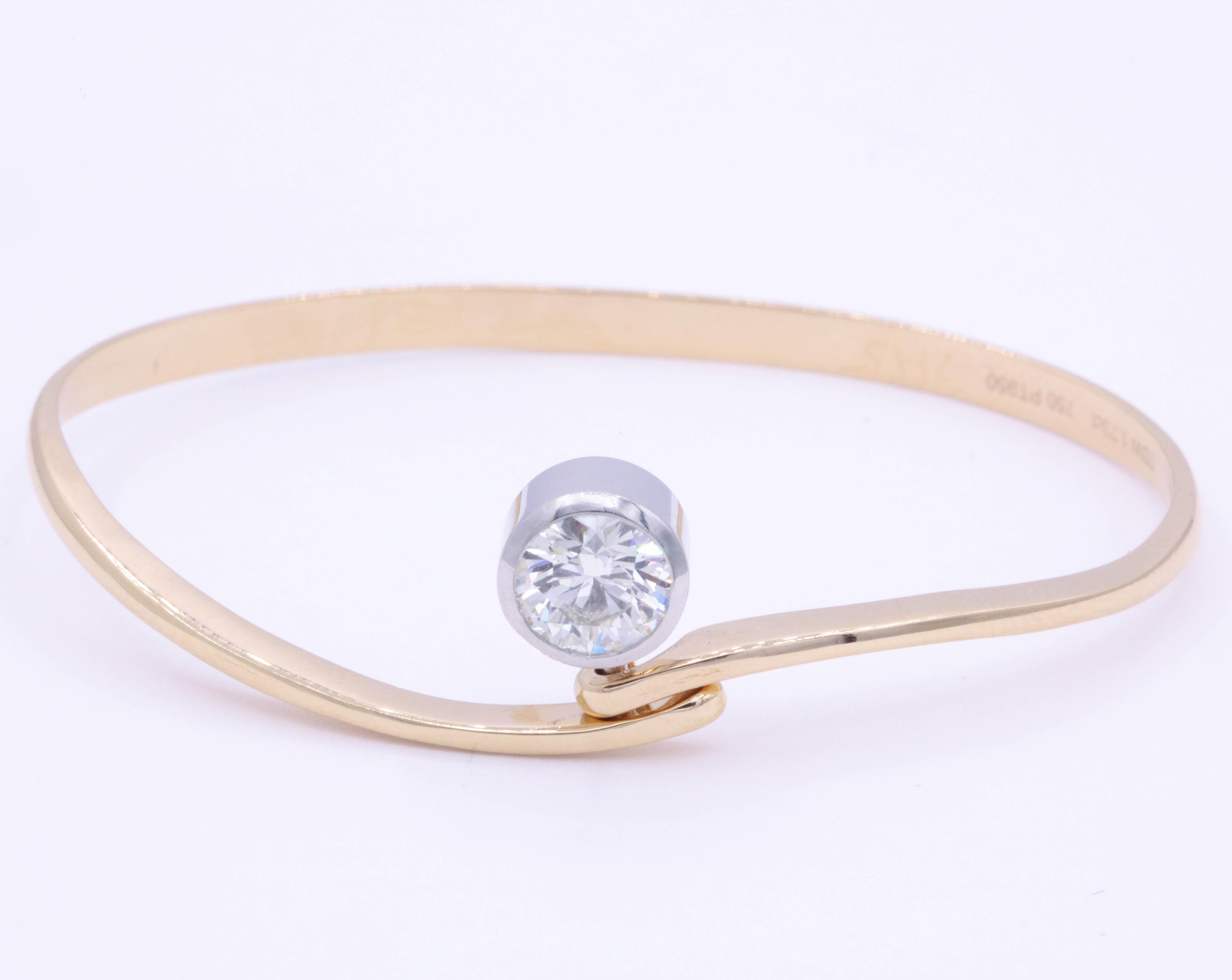 This 18k rose bangle features one round brilliant weighing 1.73 carats, in a platinum bezel. Great for stacking or wearing alone. 
Can be customize to a birthstone or gem of choice. 

