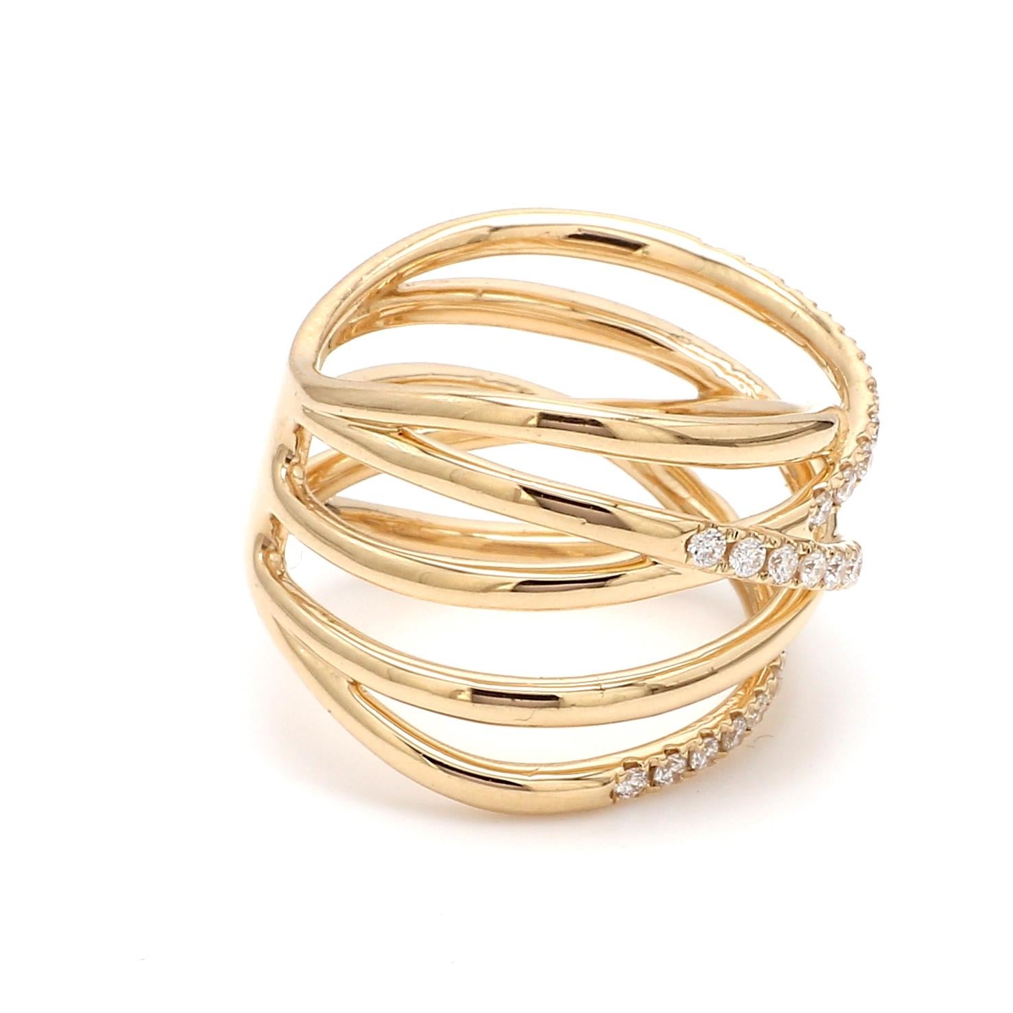 Round Cut Fashionable Diamond Ring 18 Karat Yellow Gold