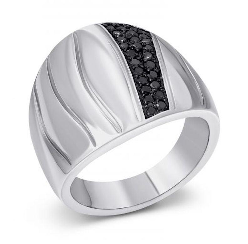 For Sale:  Fashionable Italian Black Diamond White Gold Statement Signet Ring for Her 3