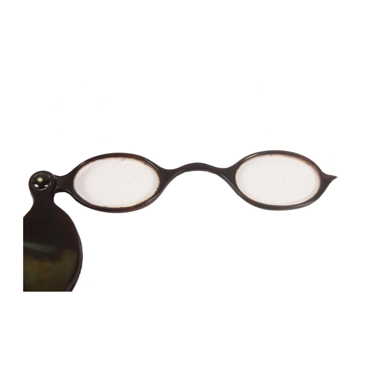 collectionneur de lunettes anciennes