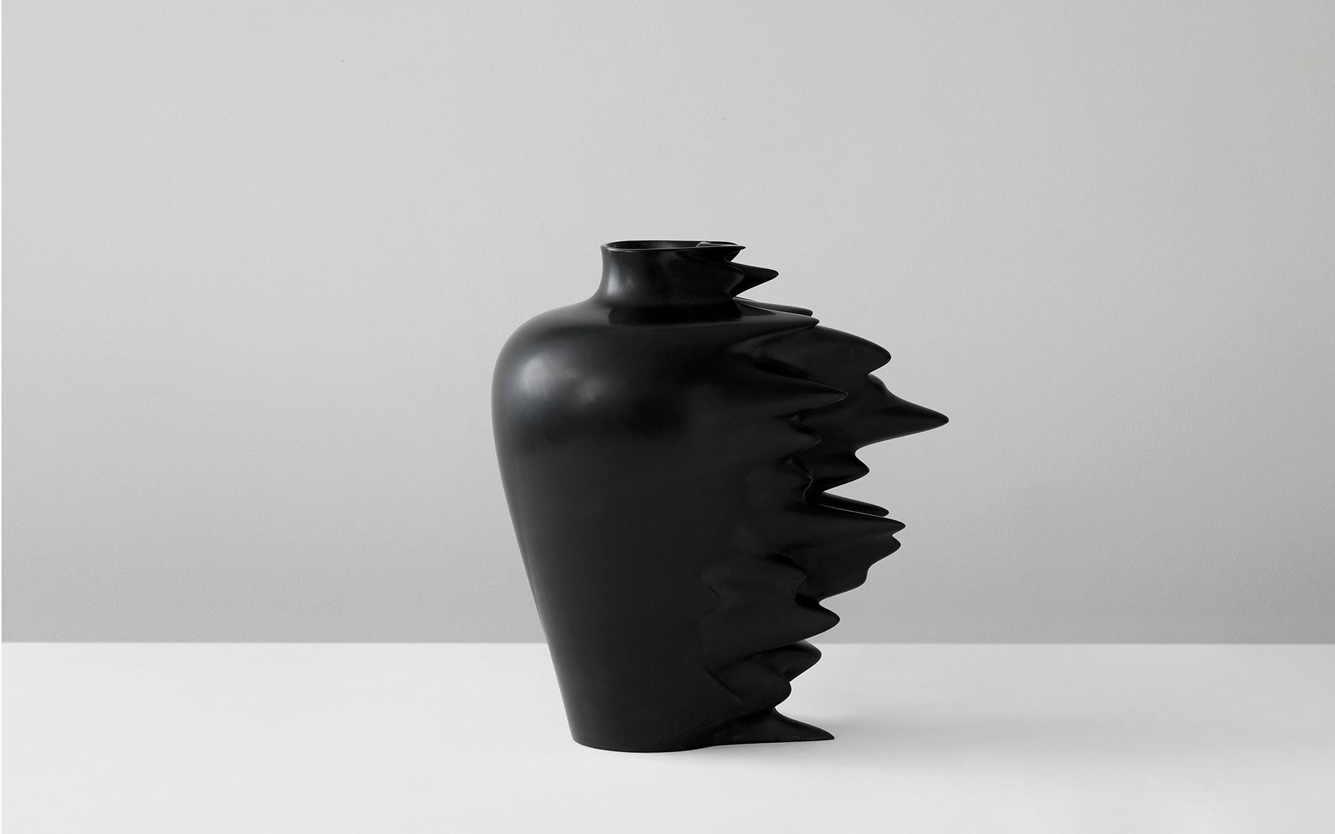 Autre Fast, Vase en Corian, Noir ou Blanc, YMER&MALTA, France en vente