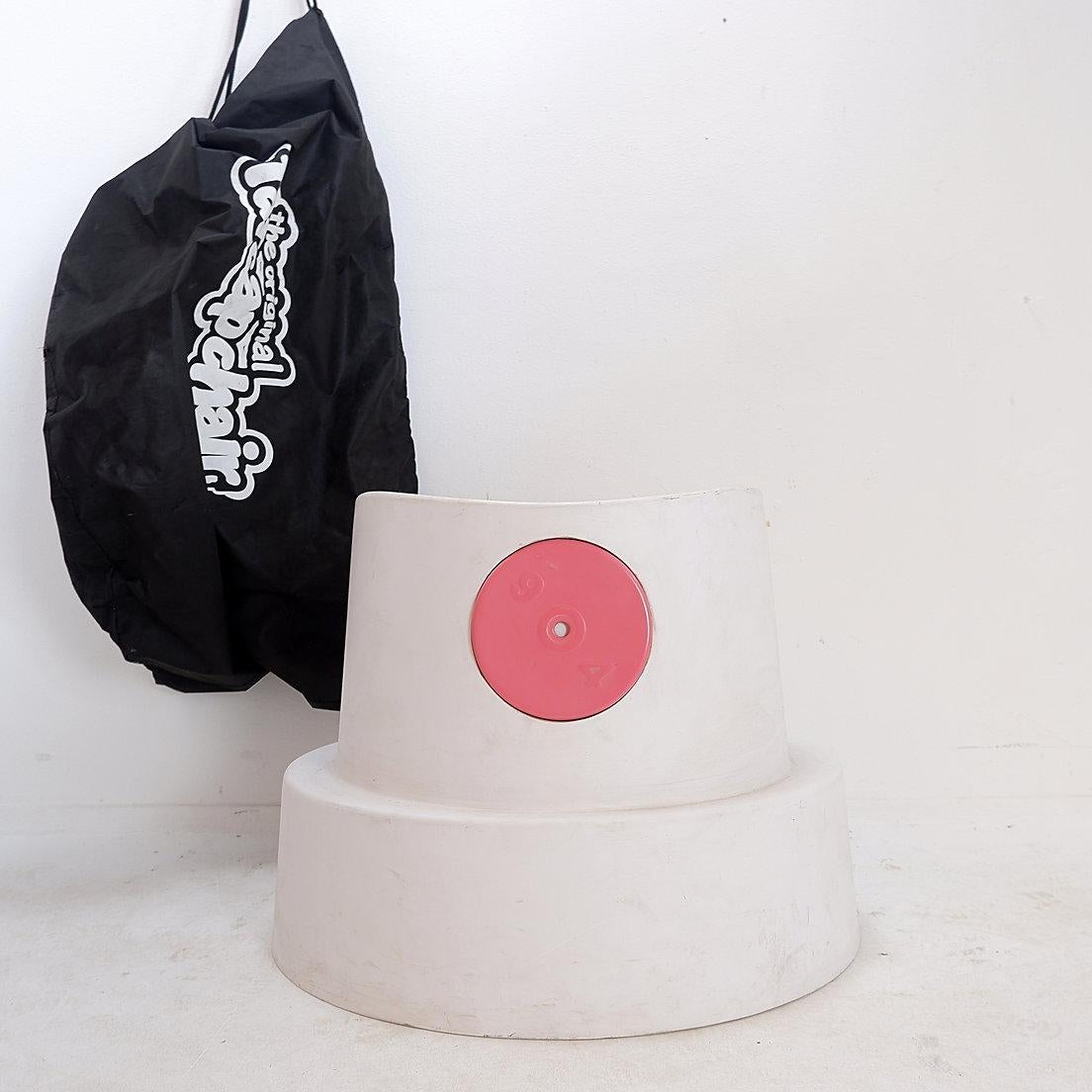 Fat Cap Stool by Dutch graphic designer Sander van Heukelom
„Sit on a piece of Art“
FAT CAP : An enlarged cap of a spray can. That’s what The Original Fat Cap Chair is. It is an ode to the ‘fat cap’ – so called because it sprays a fat line. The