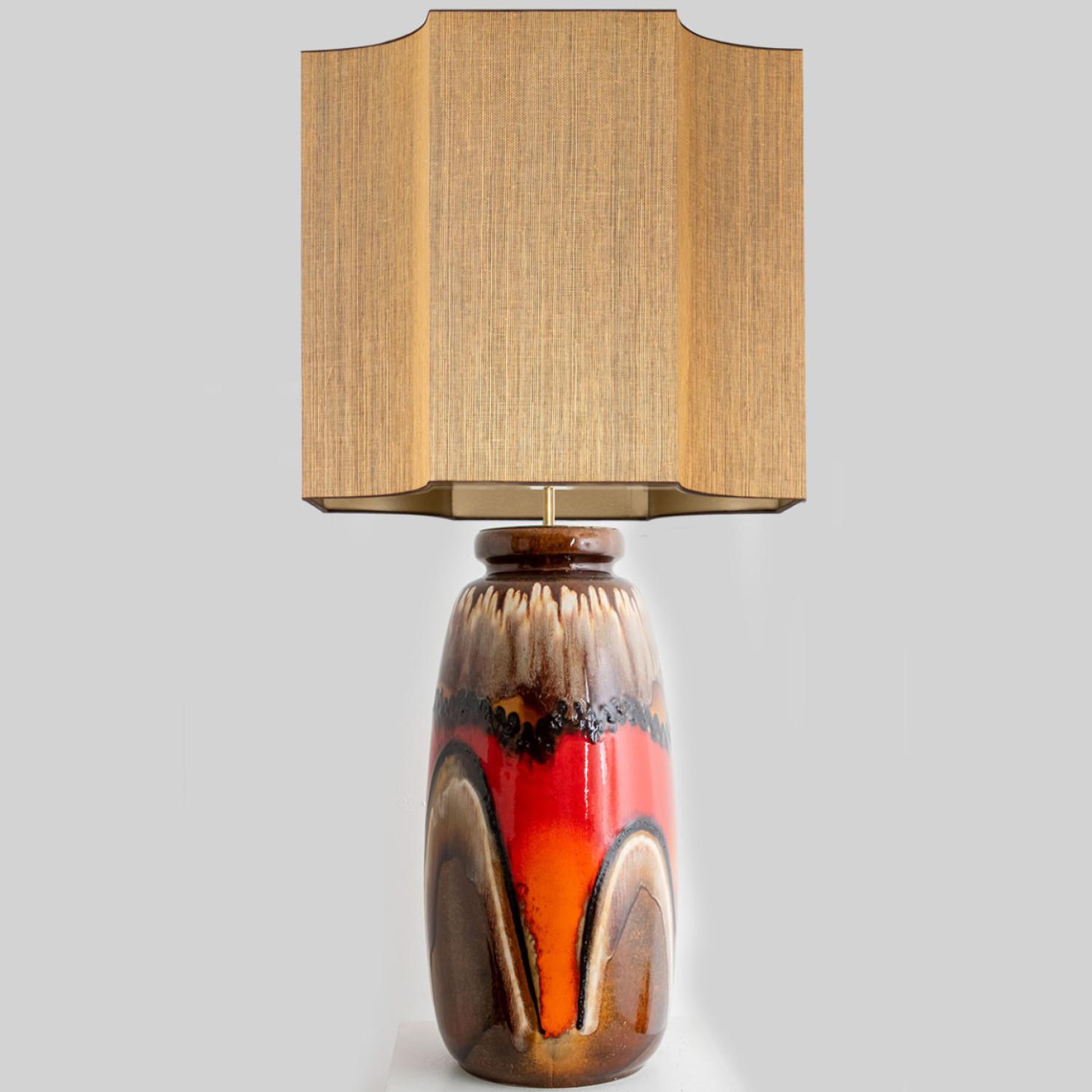 'Fat Lava' style ceramic table lamp with brown with red and orange glaze. Manufactured in West-Germany in the 1970's.
The style of the glaze is in between 'Fat Lava' and 'Drip glaze'. Which means the glaze is thick on some parts, and one glaze runs