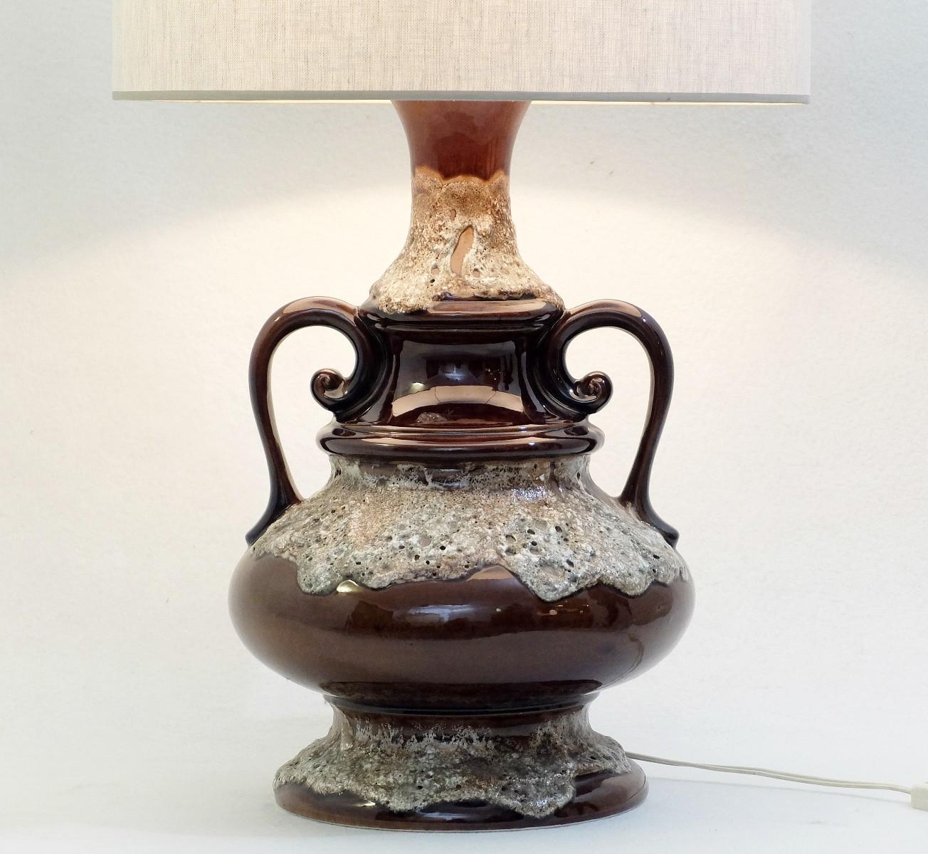 Fat lava brown ceramic table lamp.