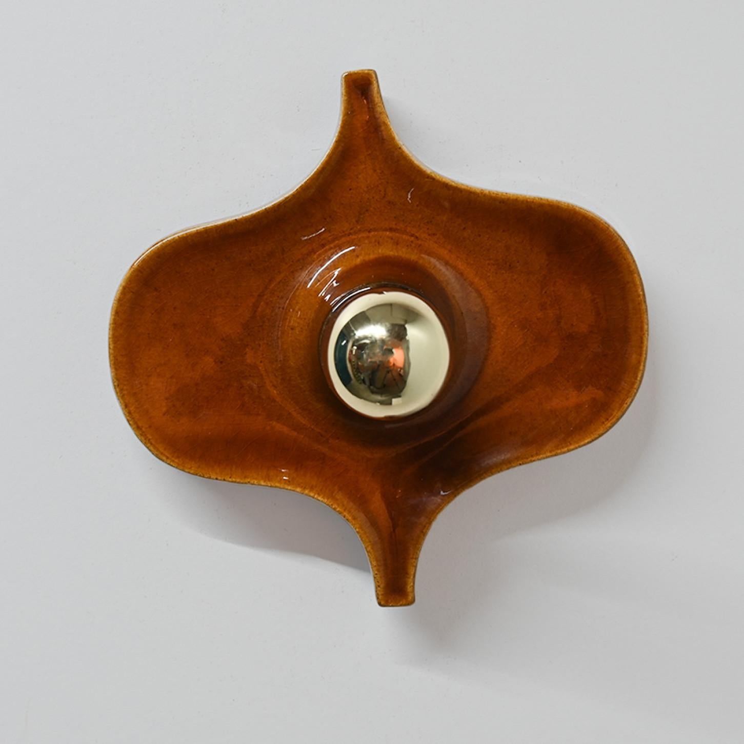Brown ceramic wall lights in Fat Lava style. Manufactured by Hustadt Leuchten Keramik, Germany in the 1970s.

Measurements:
Width: 8.26 in (21 cm)
Heigth: 7.87 in (20 cm)
Depth: 4.72 in (12 cm)

Please note the price is for one piece. We have a