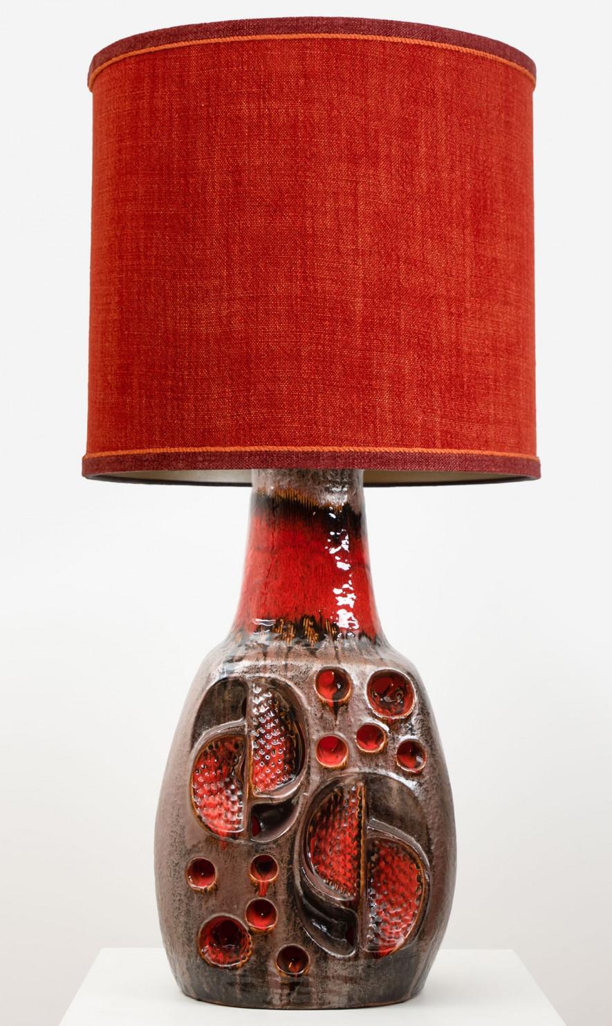 Lámpara de mesa de cerámica roja marrón Fat Lava, Alemania en venta 3