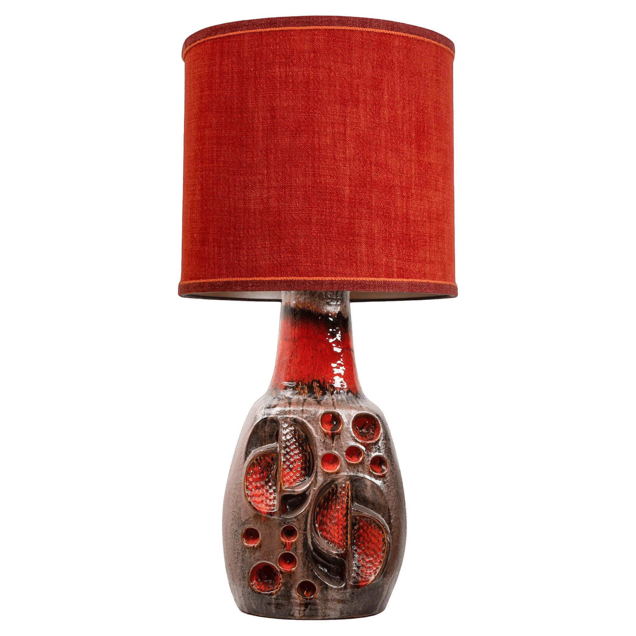 Lampada da tavolo in ceramica marrone rossa Fat Lava, Germania