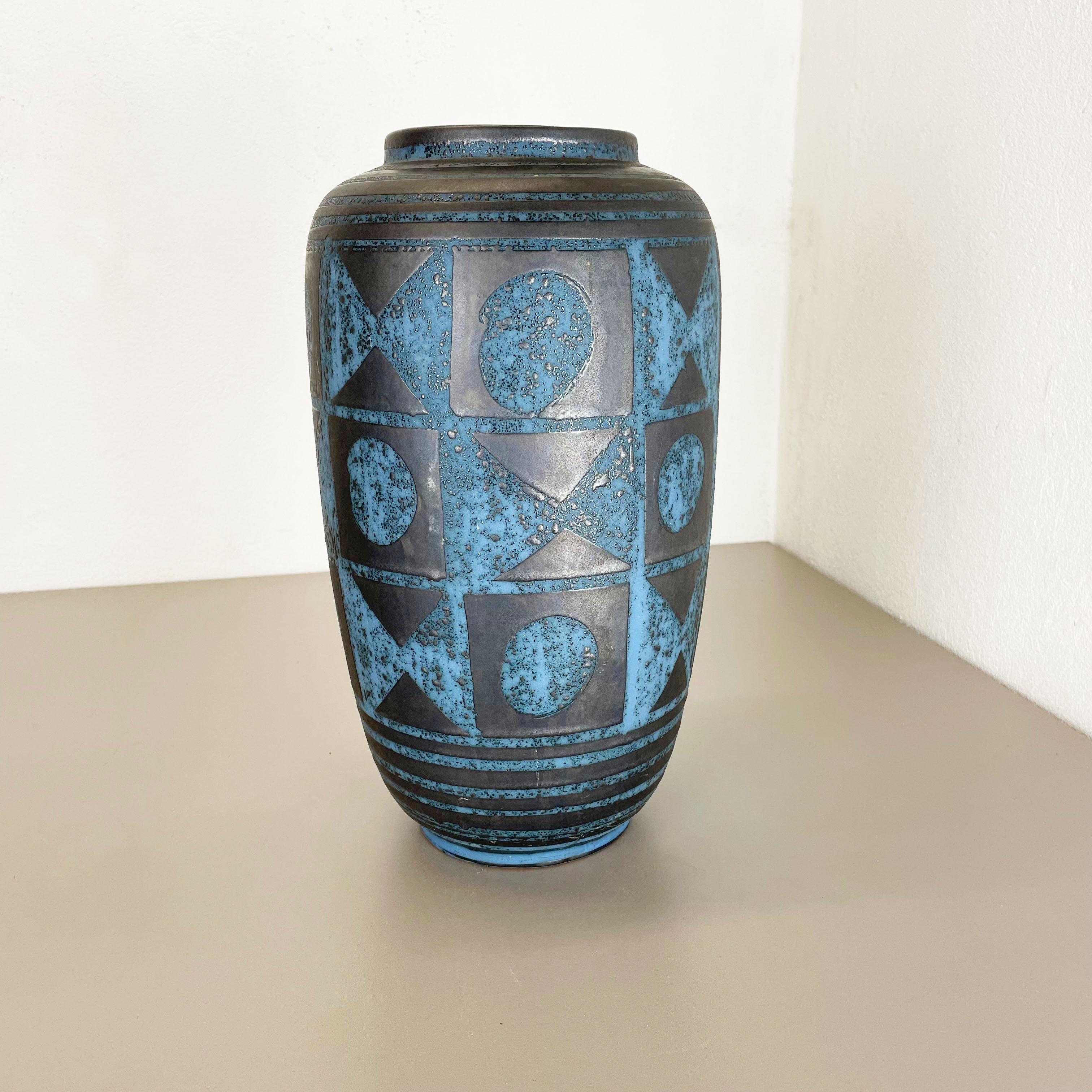 Article:

Ceramic pottery vase


Origin:

Germany


Designer:

Heinz Siery


Producer:

Carstens Tönnieshof, Germany


Decade:

1960s


This original vintage pottery object was designed by Heinz Siery and produced by