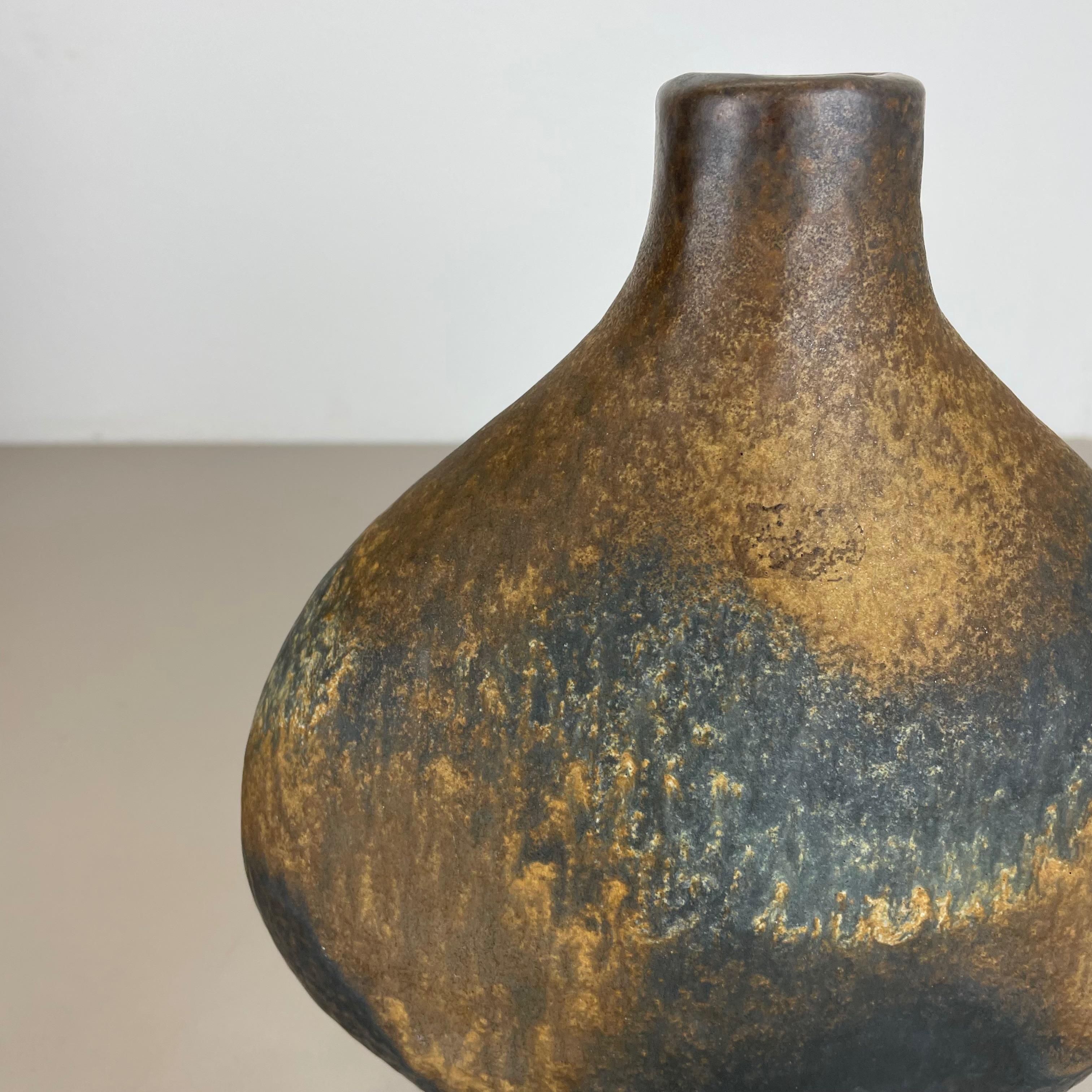 20ième siècle Vase en poterie de lave grasse Gerda Heukeroth Carstens Tönnieshof Allemagne, années 1970 en vente