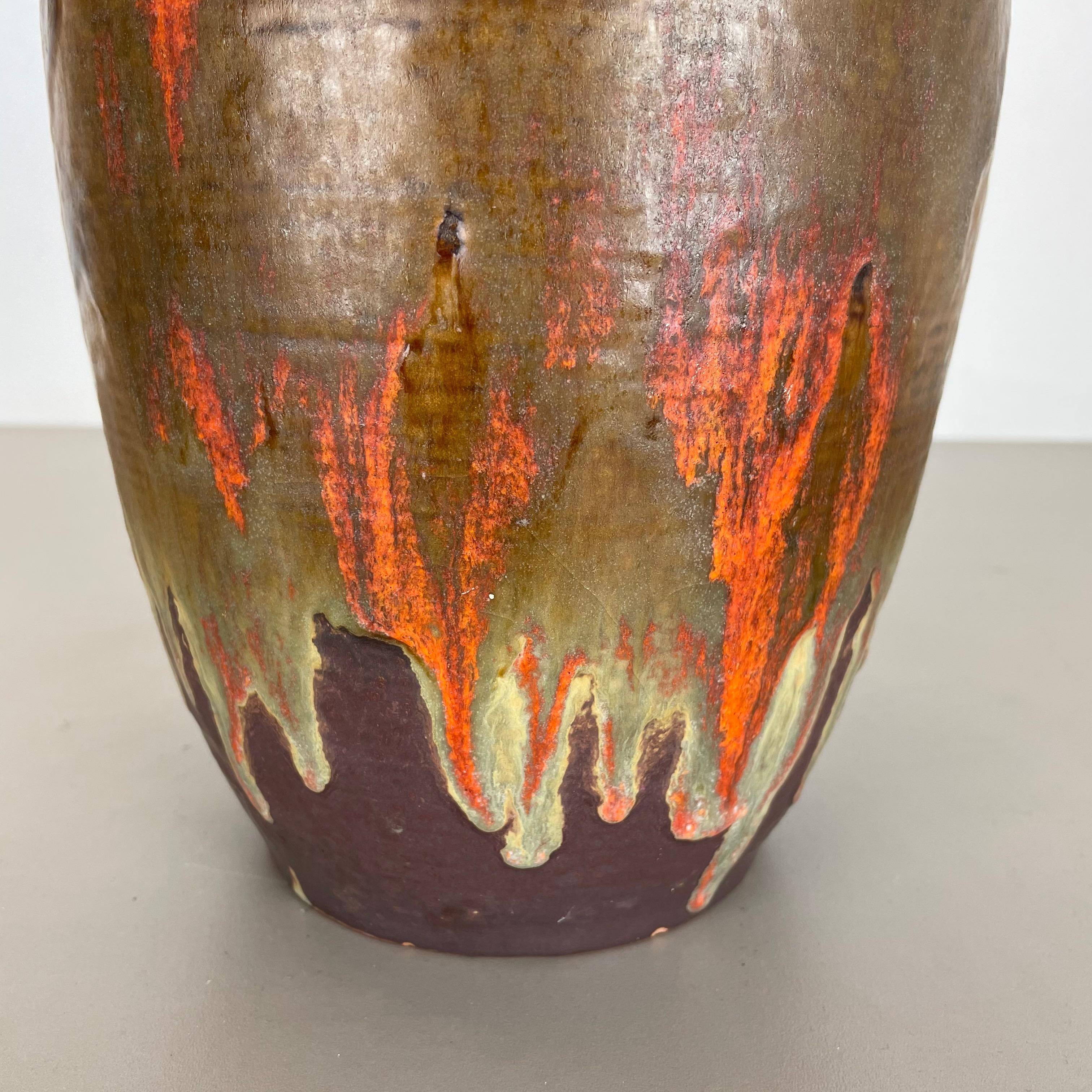 Allemand Vase en céramique Fat Lava Heinz Siery Carstens Tönnieshof, Allemagne, années 1960 en vente
