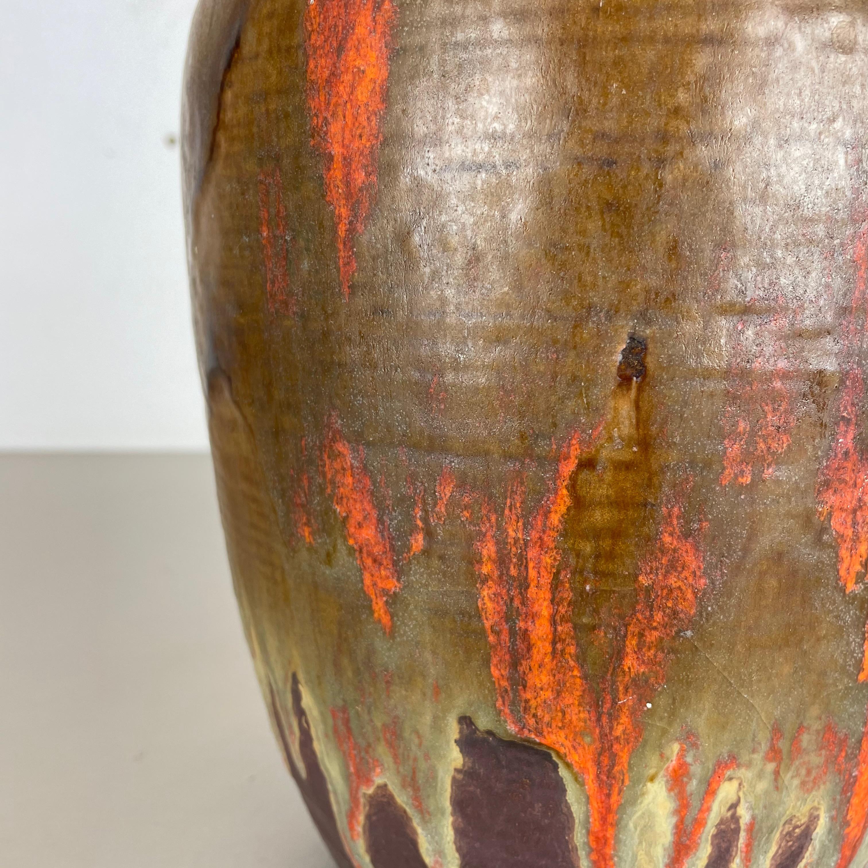 Fat Lava Ceramic Pottery Vase Heinz Siery Carstens Tönnieshof, Germany, 1960s In Good Condition For Sale In Kirchlengern, DE