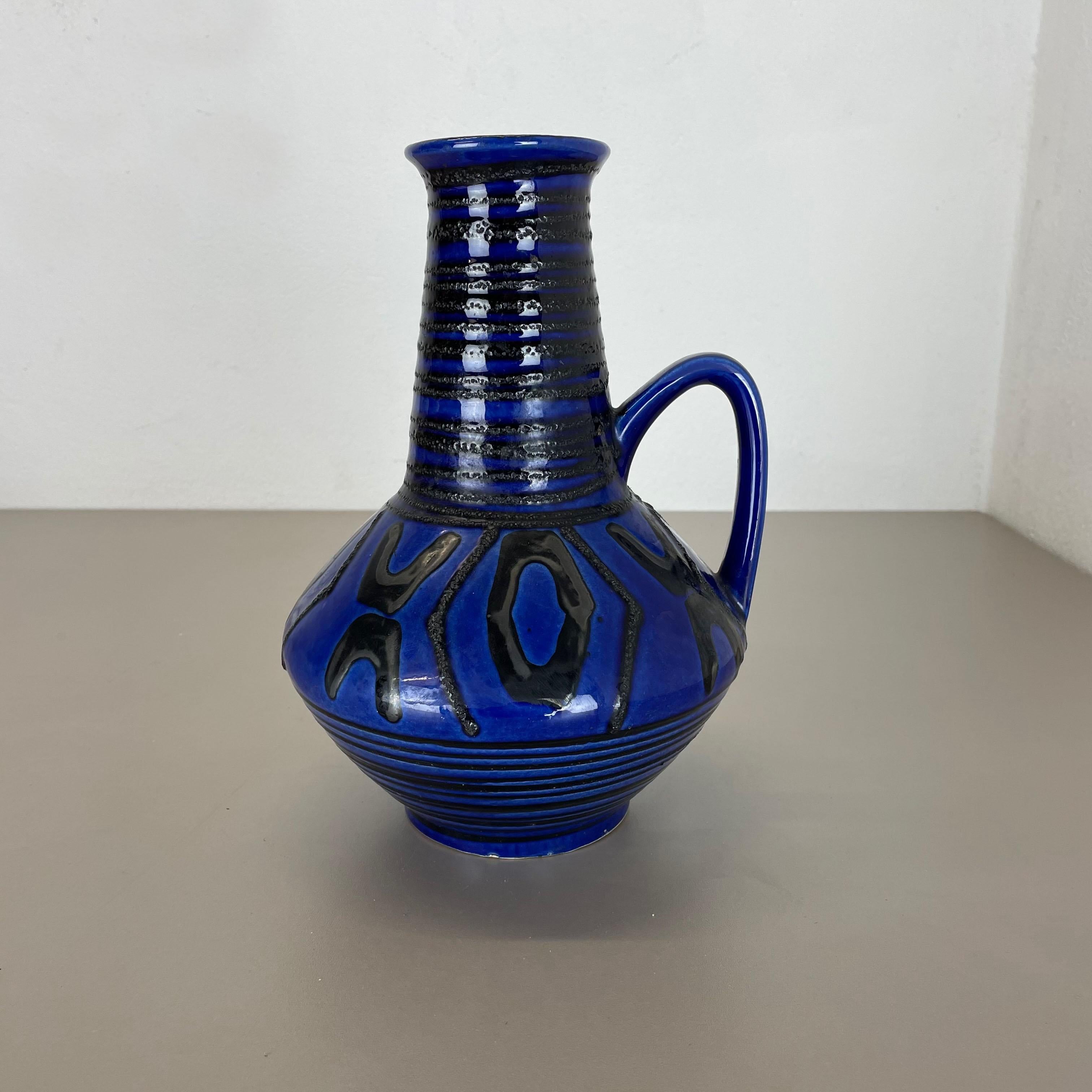 Article:

Ceramic pottery vase


Origin:

Germany


Designer:

Heinz Siery


Producer:

Carstens Tönnieshof, Germany


Decade:

1970s


This original vintage pottery object was designed by Heinz Siery and produced by Cartens