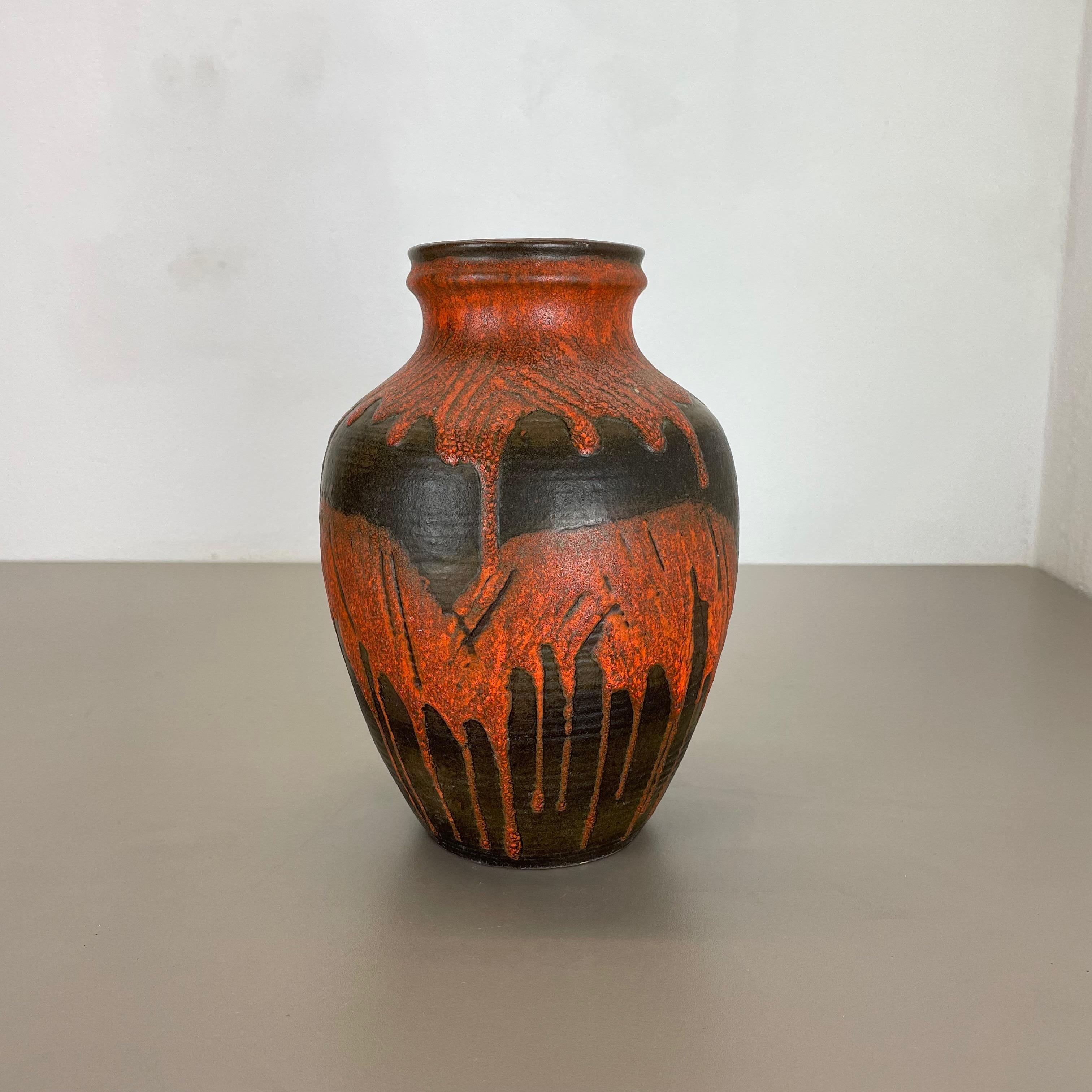 Fat Lava Ceramic Pottery Vase Heinz Siery Carstens Tönnieshof, Germany, 1970s In Good Condition For Sale In Kirchlengern, DE