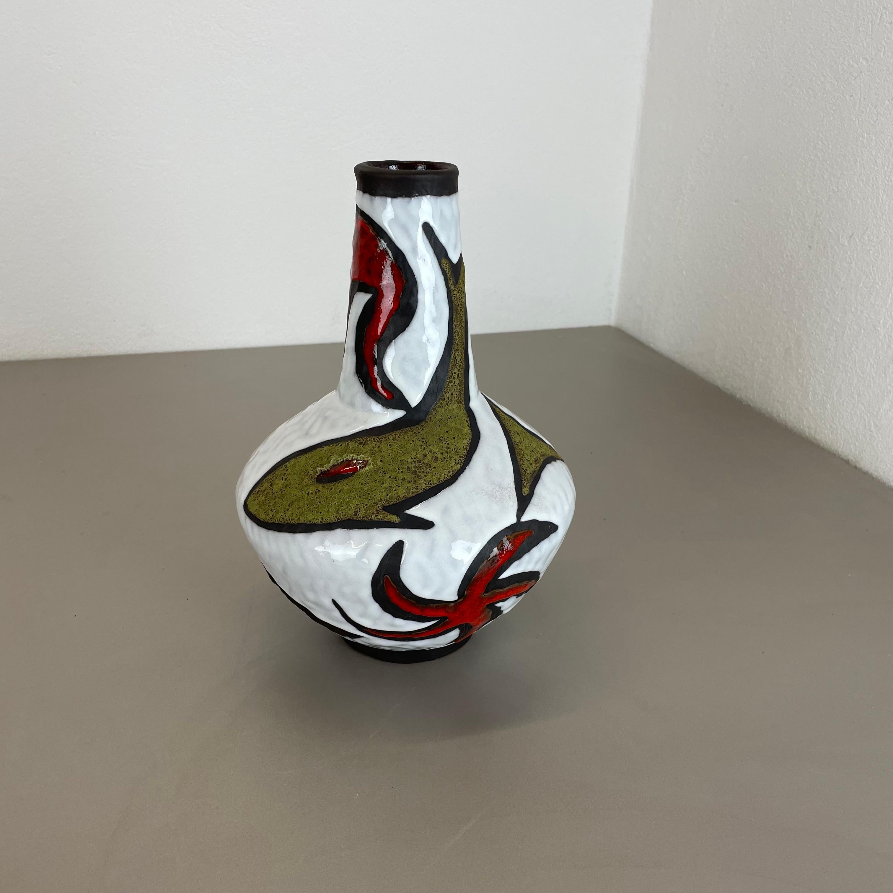 Article:

Ceramic pottery vase with one of the rarest glaze tone, SEALIFE.


Origin:

Germany


Designer:

Heinz Siery


Producer:

Carstens Tönnieshof, Germany


Decade:

1960s


This original vintage pottery object was designed by Heinz Siery and