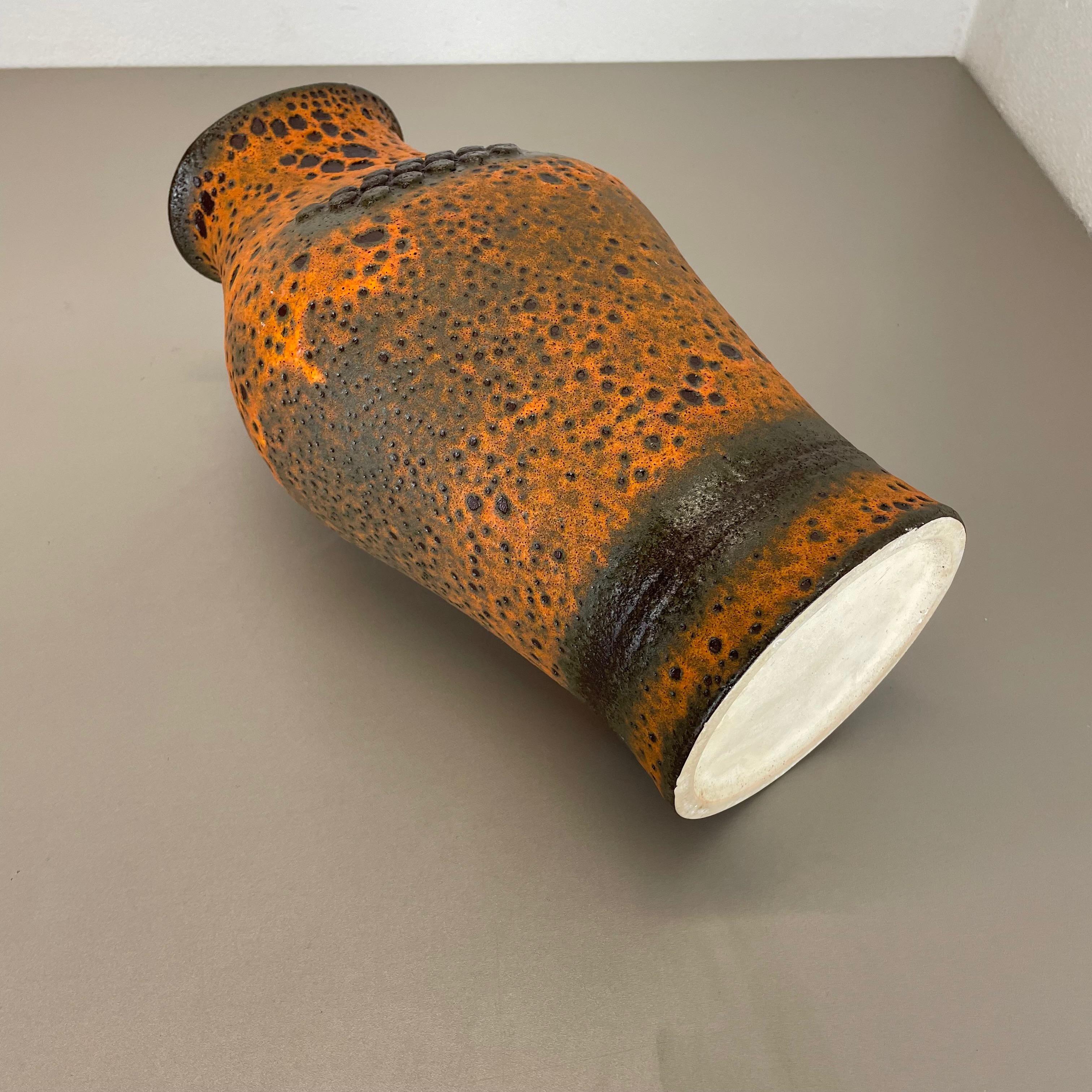 Vase en céramique de lave 