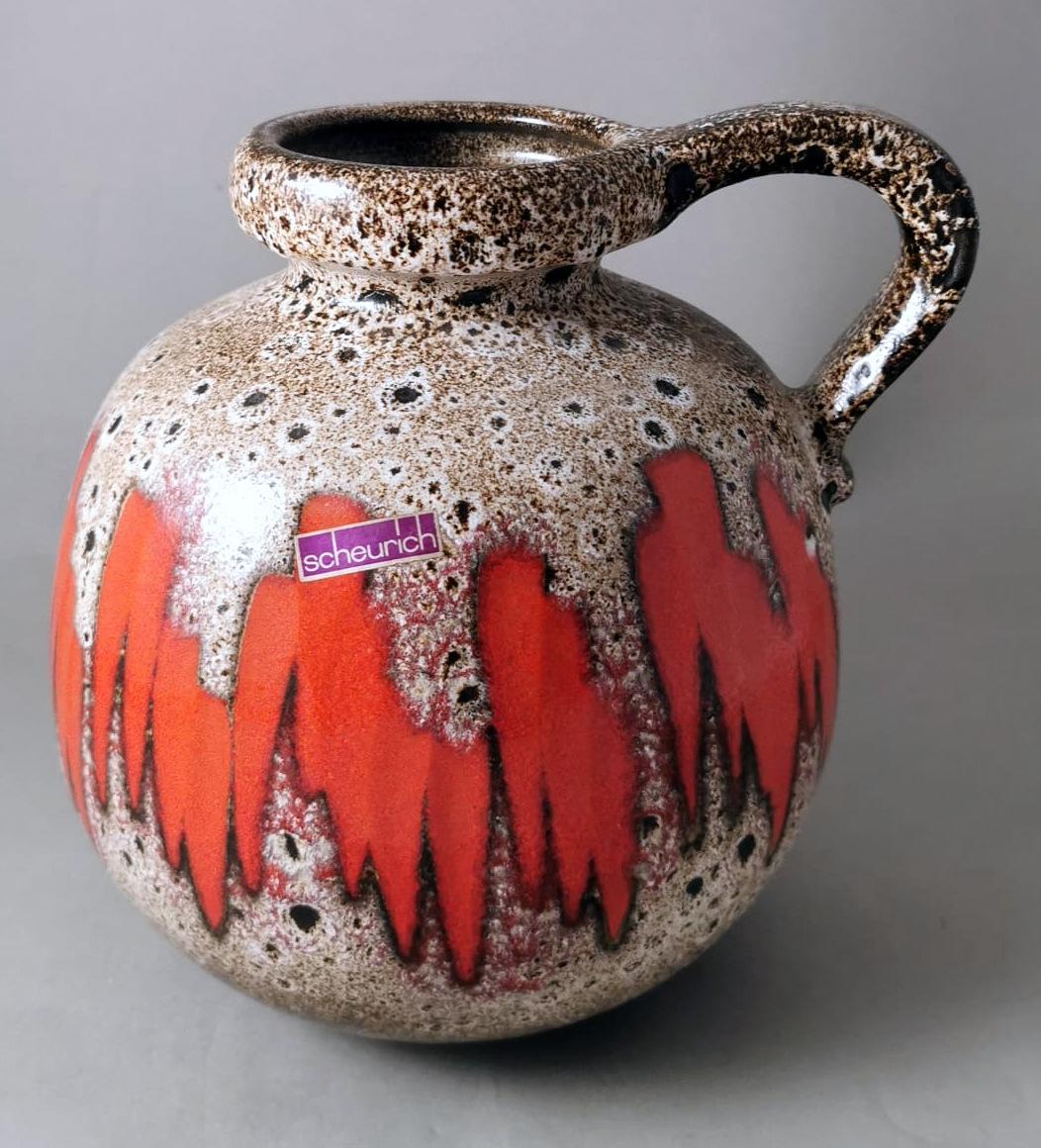 We kindly suggest that you read the whole description, as with it we try to give you detailed technical and historical information to guarantee the authenticity of our objects.
Particular and original German colored ceramic jug; it has an innovative