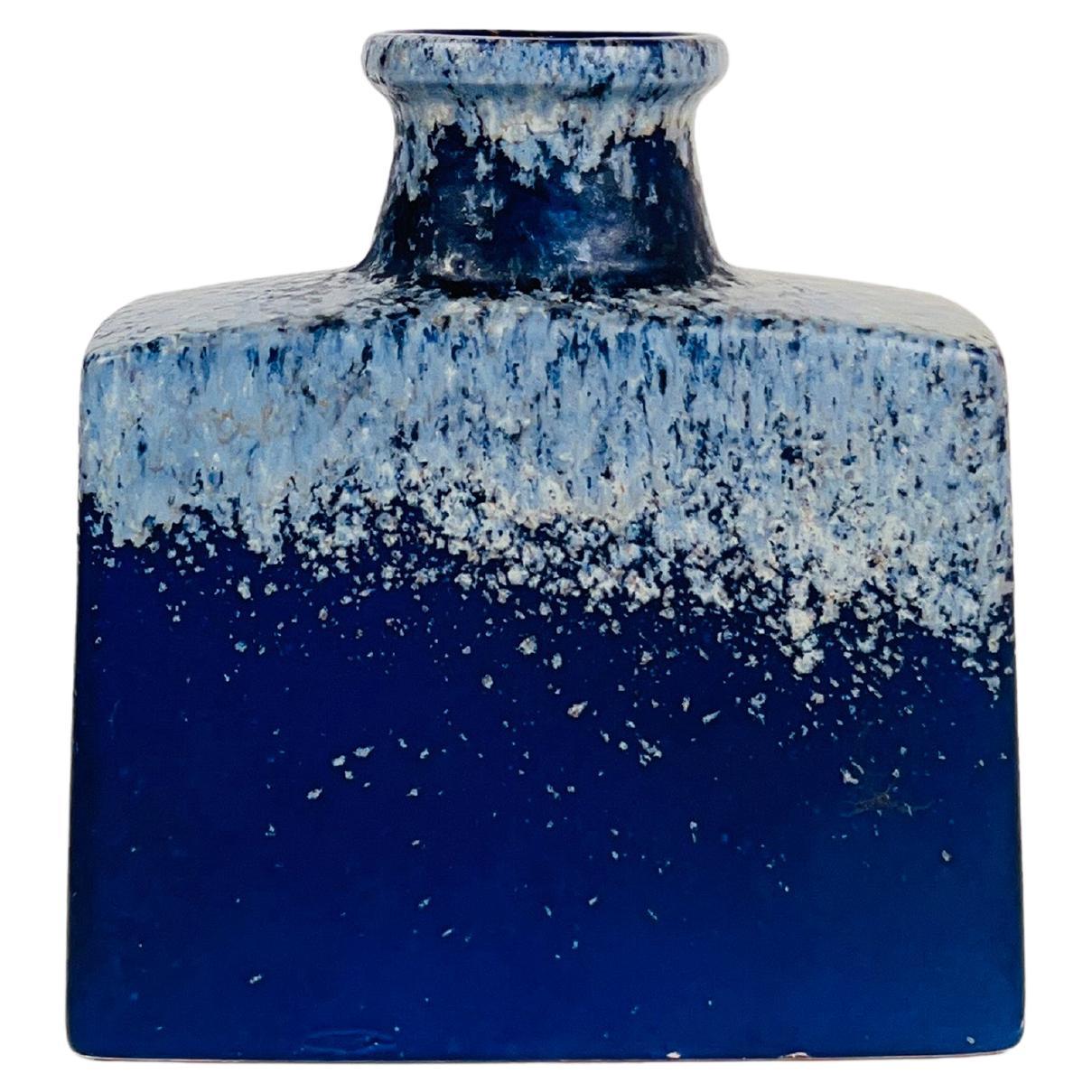Vase court Fat Lava en glaçure texturée lisse bleue et blanche de Klein, Allemagne 1960
