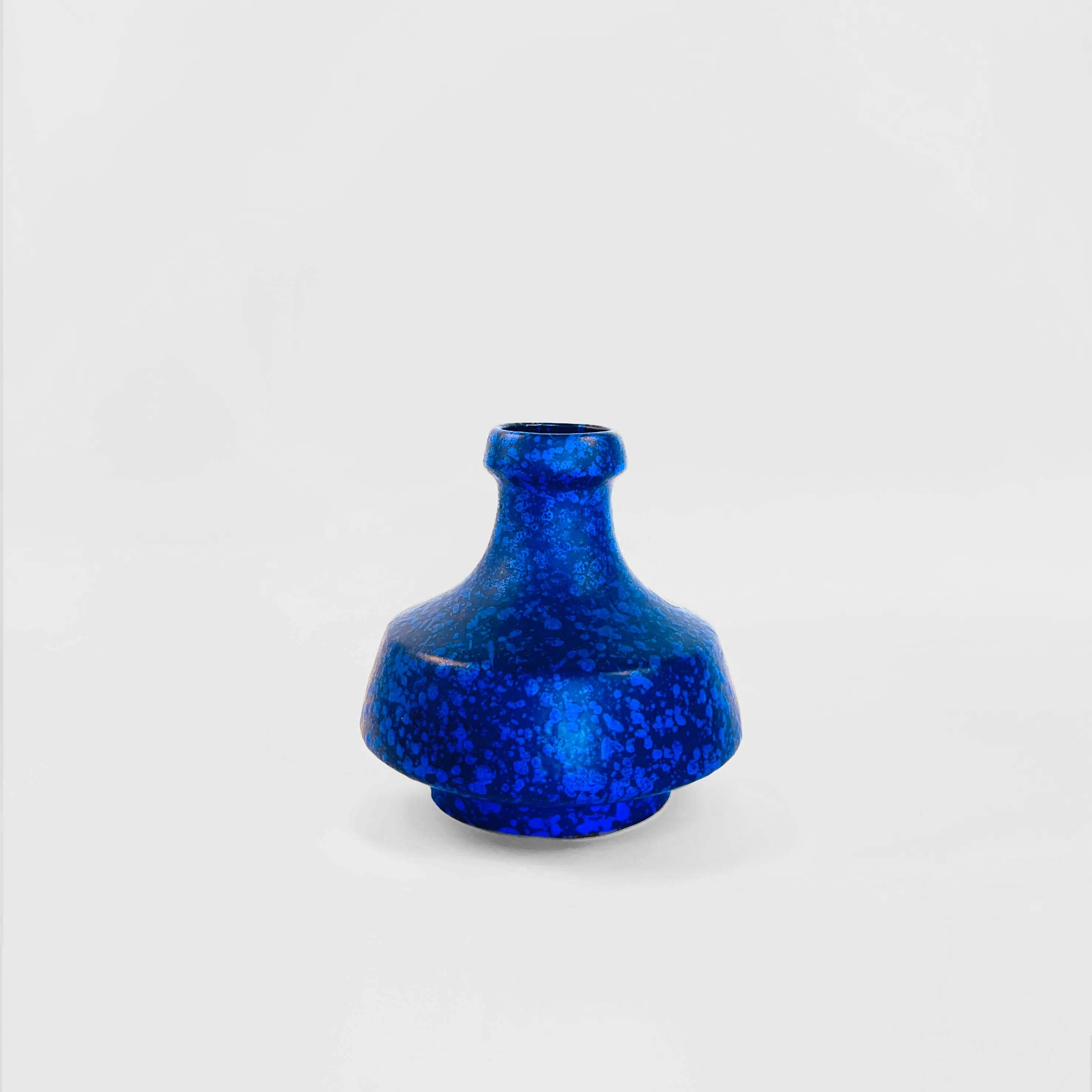 Mid-Century Modern Fat Lava Studio Vase in Textured Klein Blue Glaze, Germany 1960 K&S Keramic For Sale