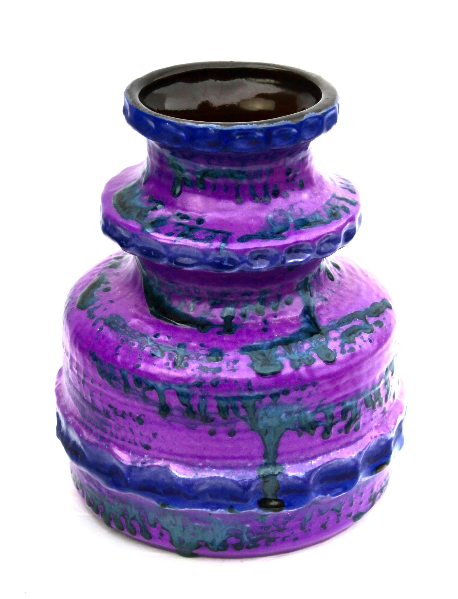 Fat lava vase by Carstens Tonnieshof (W-Germany) 7324-20, 1960-70s.
Hand-painted decor with unusual purple and blue drip-glazes.
Stamped on base. 7324-20 and W-Germany.
21 x 17 cm 1 kg 

The piece is in excellent condition and a real beauty.
 