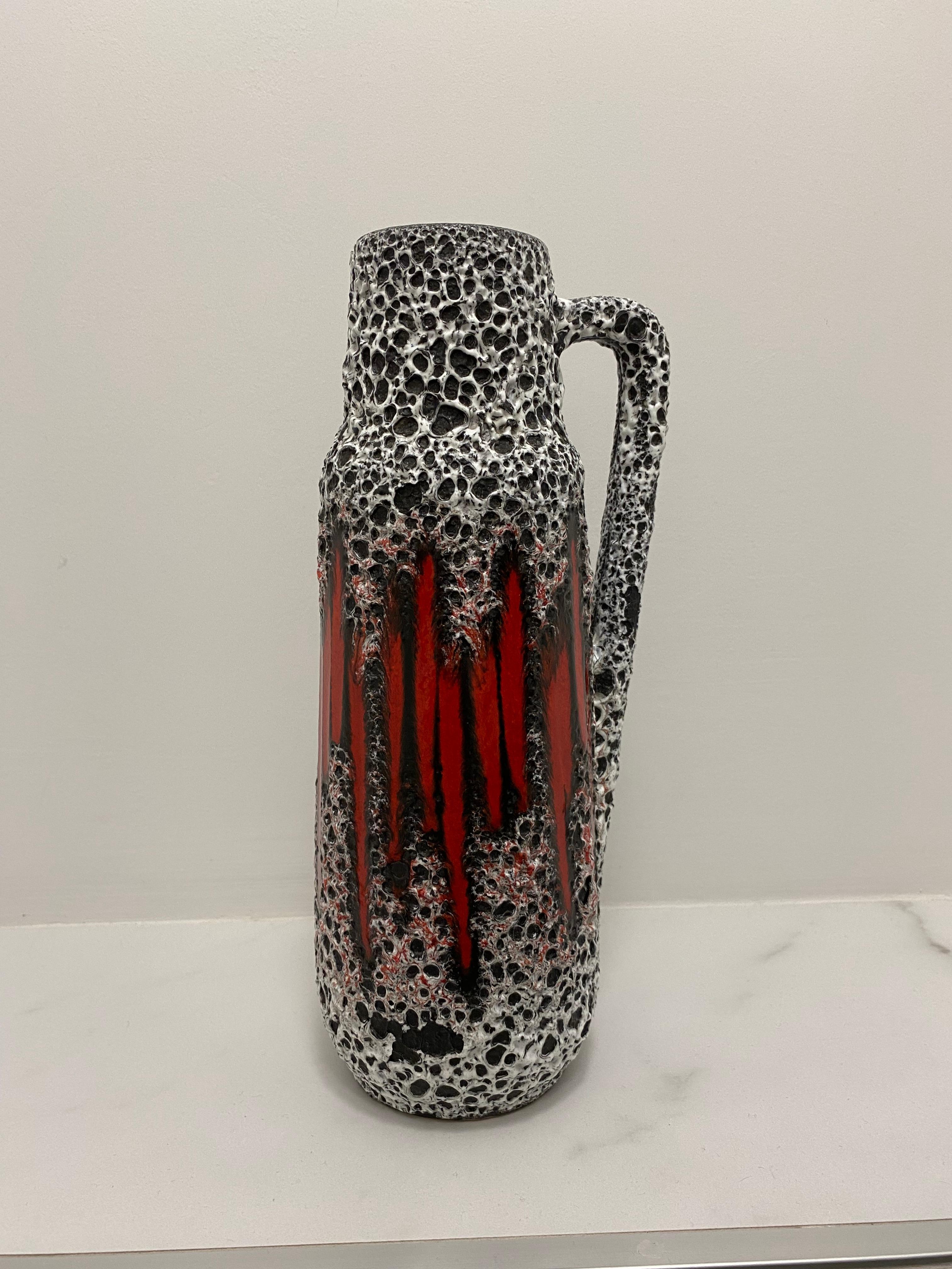 Eine gesuchte Fat Lava Vase von Scheurich Keramik. 


