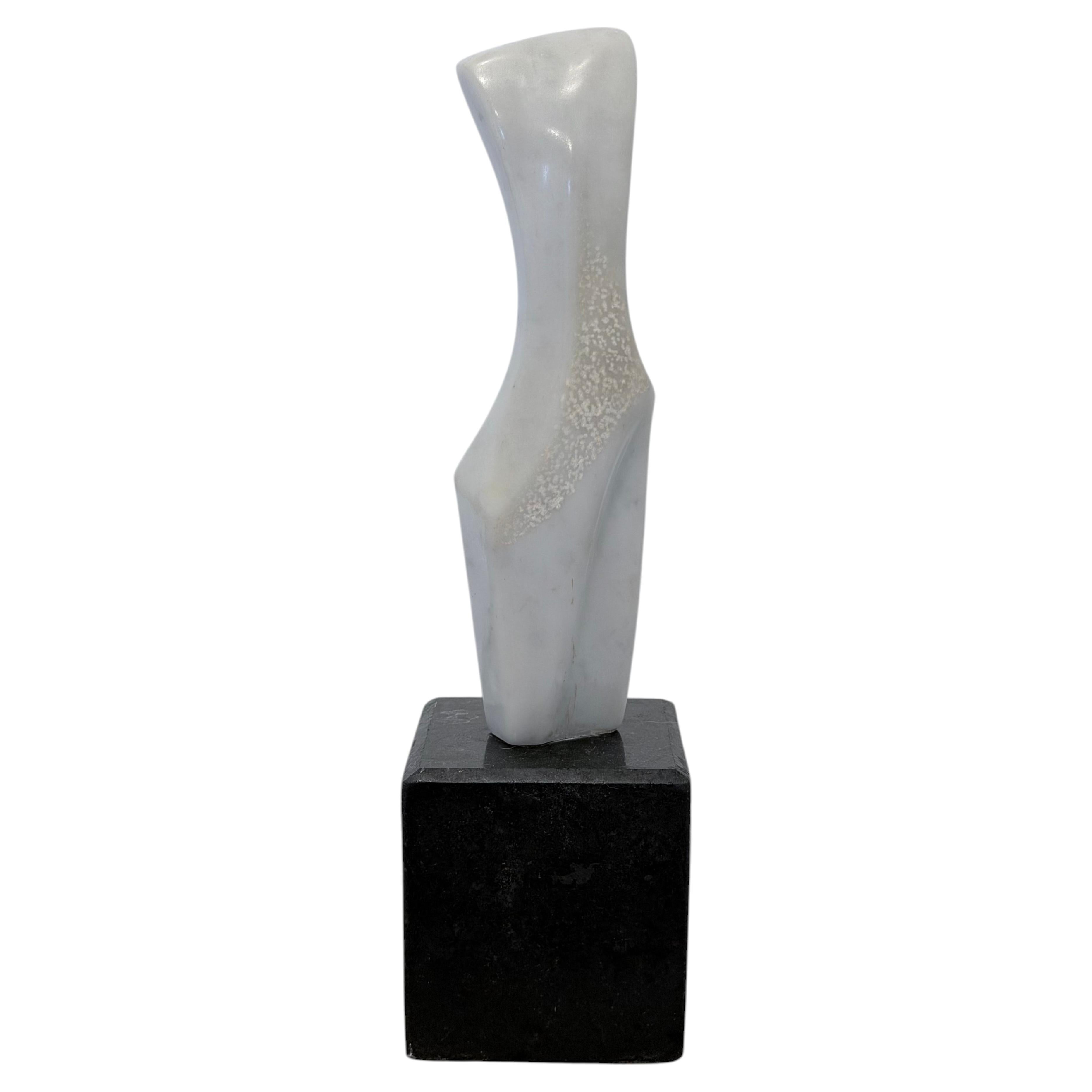 Fatima Fontes – Scultura in marmo di Carrara su base di granito, Brasile, anni ’90