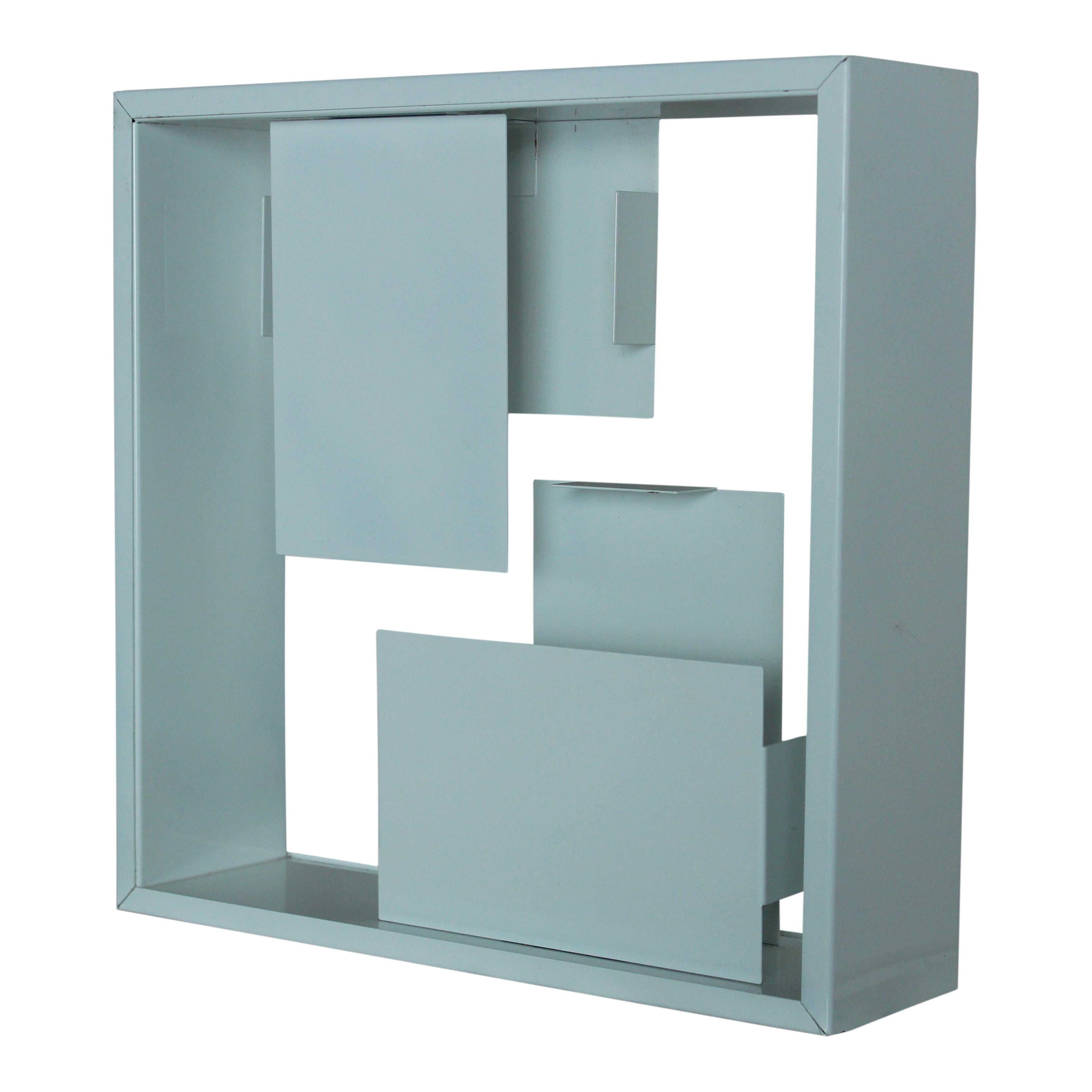 Disegnata dall'architetto italiano Gio Ponti per Artemide alla fine degli anni '60, la lampada Fato incarna la geometria raffinata e il minimalismo scultoreo che definiscono il design italiano di metà secolo. Prodotto negli anni '70, questo pezzo