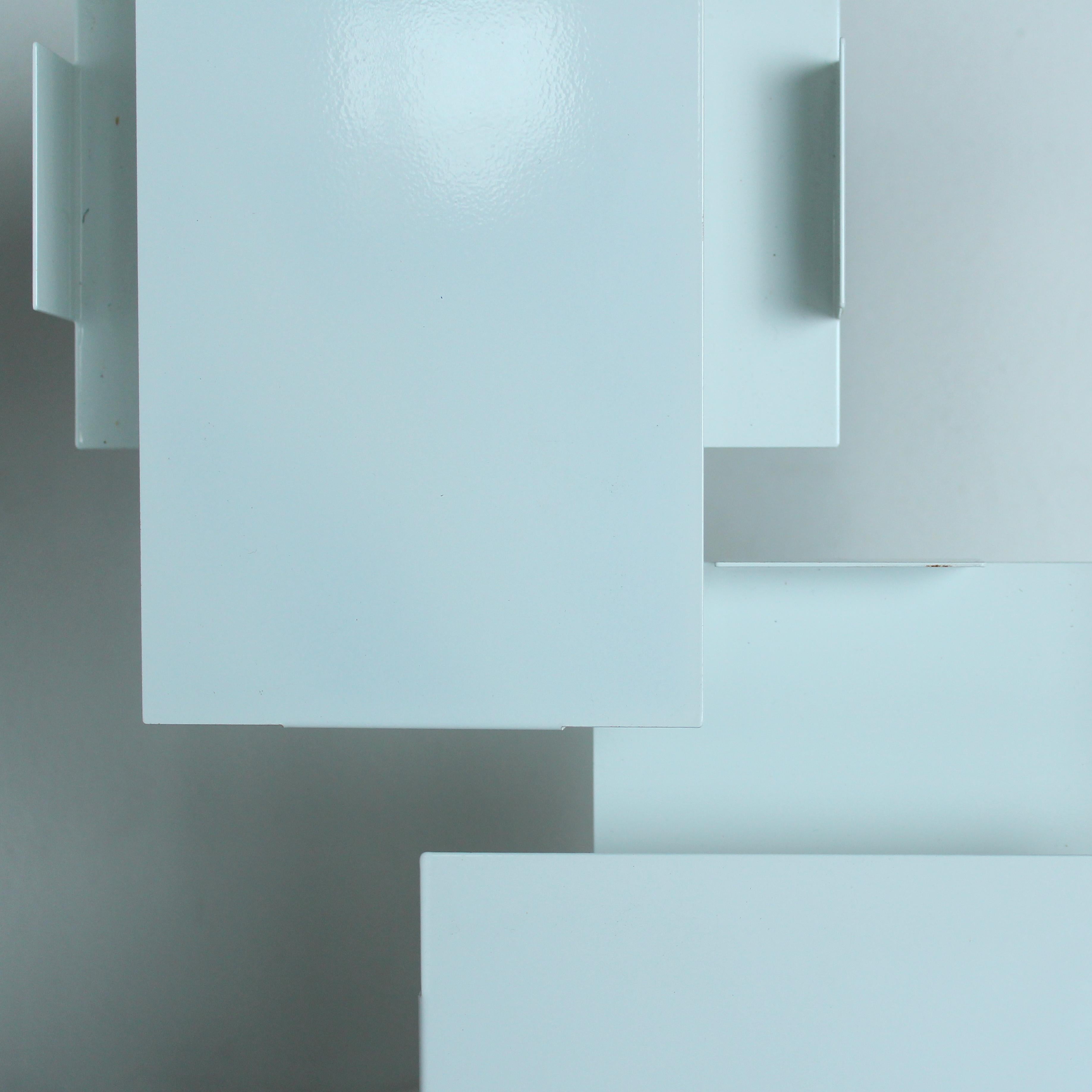 Fine XX secolo Lampada da tavolo o da parete in metallo bianco Fato di Gio Ponti per Artemide, Italia, anni '70 in vendita