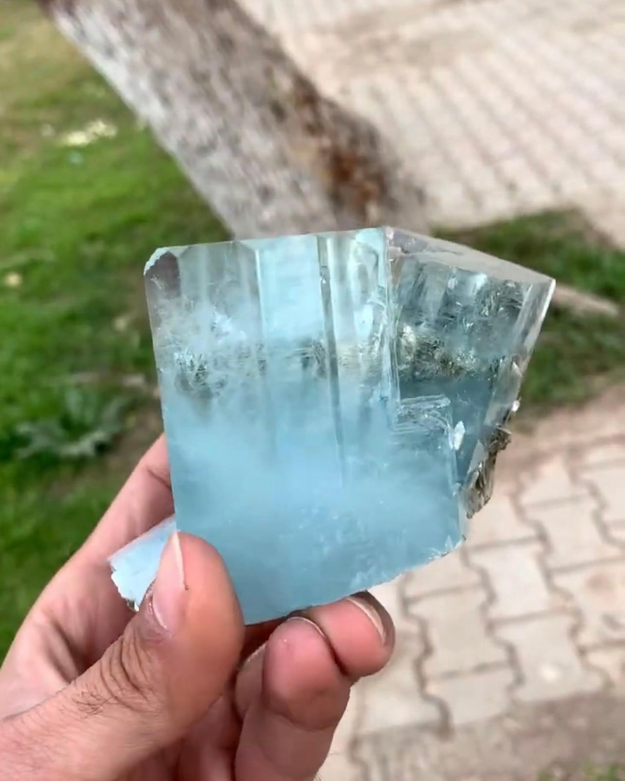 Agregado graso de cristales de aguamarina con moscovita de Pakistán en Bueno estado para la venta en Peshawar, PK