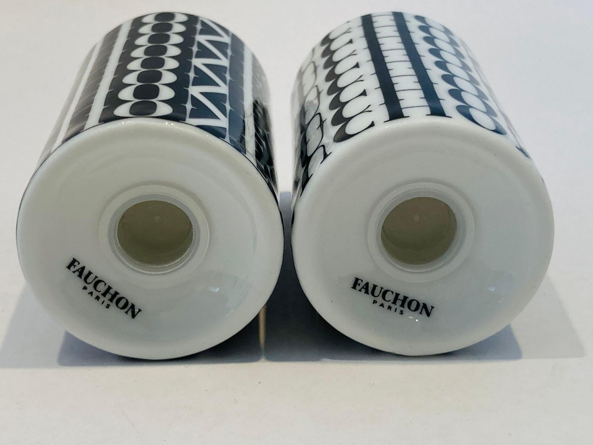FAUCHON Paris Salz- und Pfefferstreuer aus Porzellan Schwarz und Weiß im Angebot 4