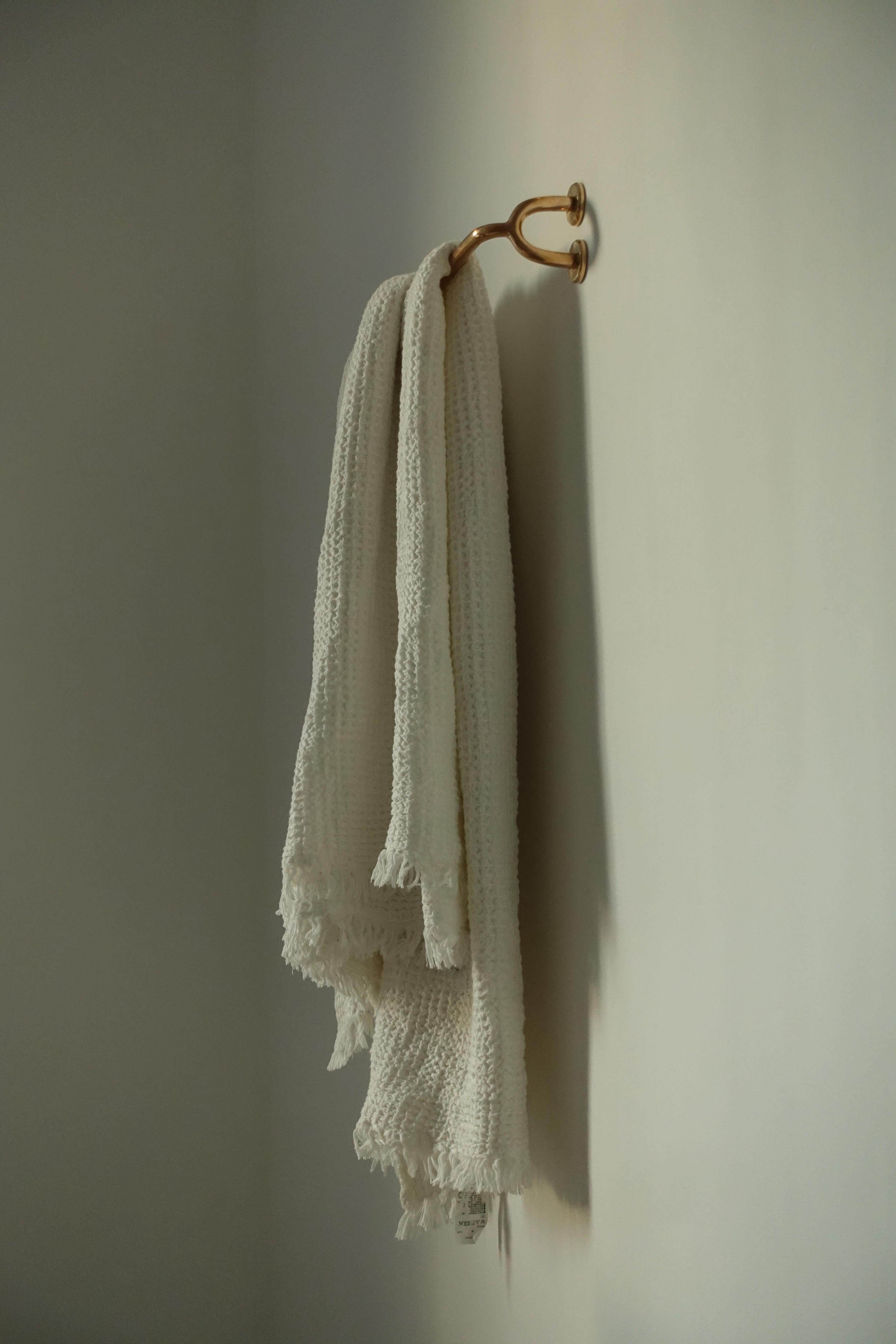Inspired by the mountain ranges in Lauterbrunnen, Switzerland, glimpsed on a golden hour hike, the FAUNA Towel Bar embraces all that is natural. As the illuminated range peaked over meadows of wild flowers, the FAUNA Towel Bar took shape: feminine,