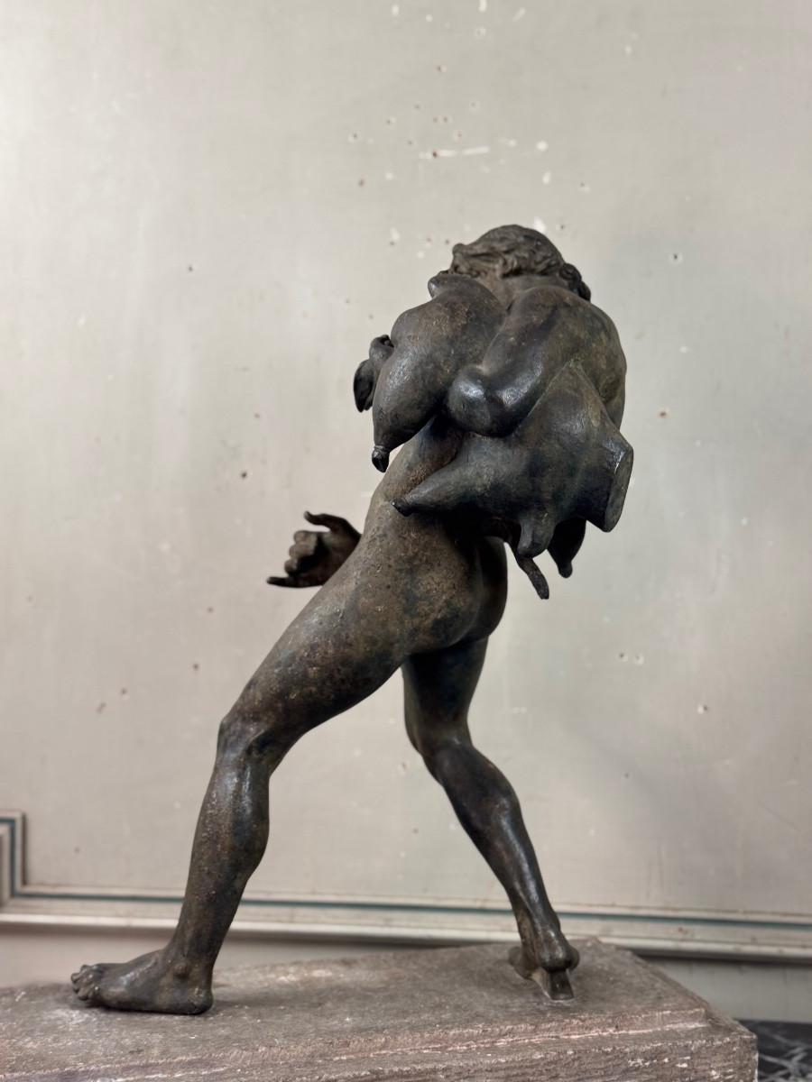 Francese Faune à L'outre, grande Fouille Patina in bronzo, Oggetto del Grand Tour, XIX secolo in vendita