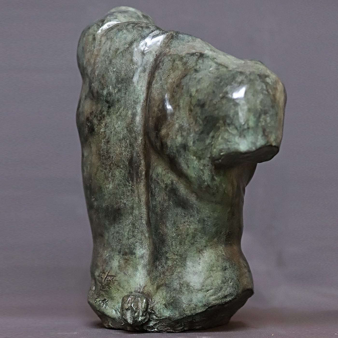 italien Sculpture de torse de faucon en bronze en vente