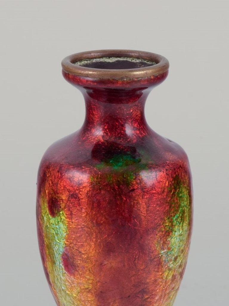 Fauré et Marti per Limoges, Francia. Piccolo vaso in metallo con decorazione a smalto In condizioni buone in vendita a København, Copenhagen