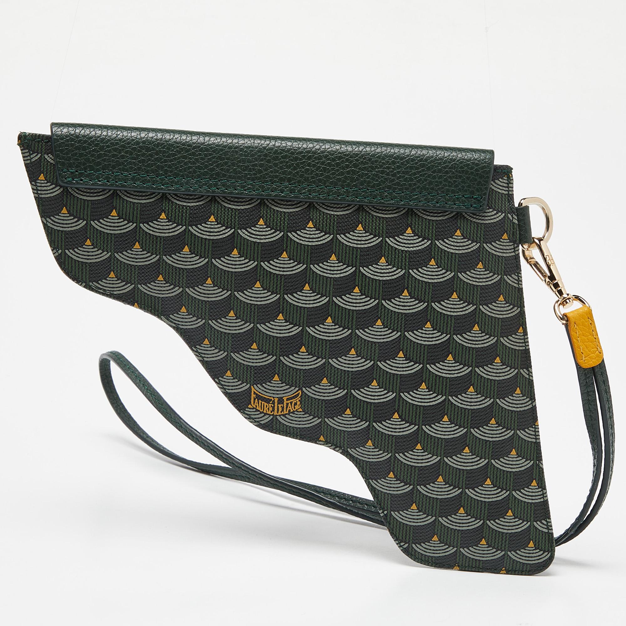 Contemporarily designed in a unique shape, this wristlet pouch from the house of Faure Le Page will be an instant hit. This green piece is made with coated canvas and is enhanced with gold-tone hardware details and a fabric-lined