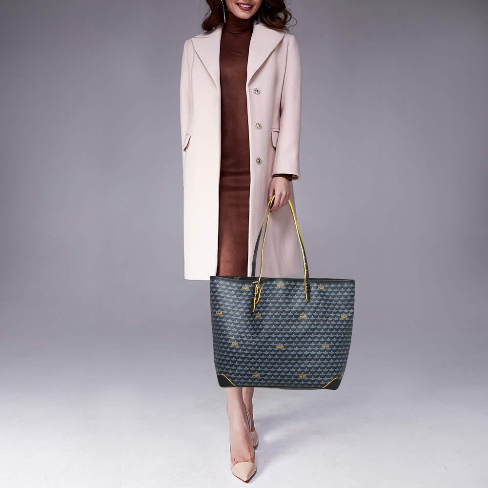 Striking a beautiful balance between essentiality and opulence  this tote from the House of Faure Le Page ensures that your handbag requirements are taken care of. It is equipped with practical features for all day ease.