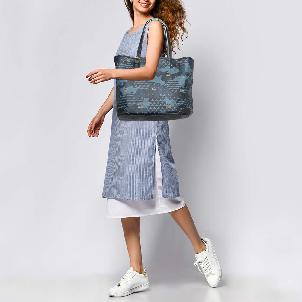 Know to create stylish sophisticated and timeless designs this is a brand worth investing in. The bags that come from this labels atelier are exquisite. This tote bag is no different. It has been made from quality materials and comes with an