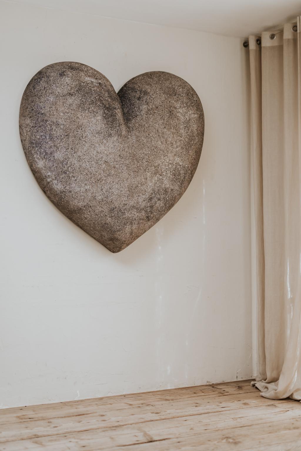 Contemporary Fausse Pierre/Imitation Stone Heart
