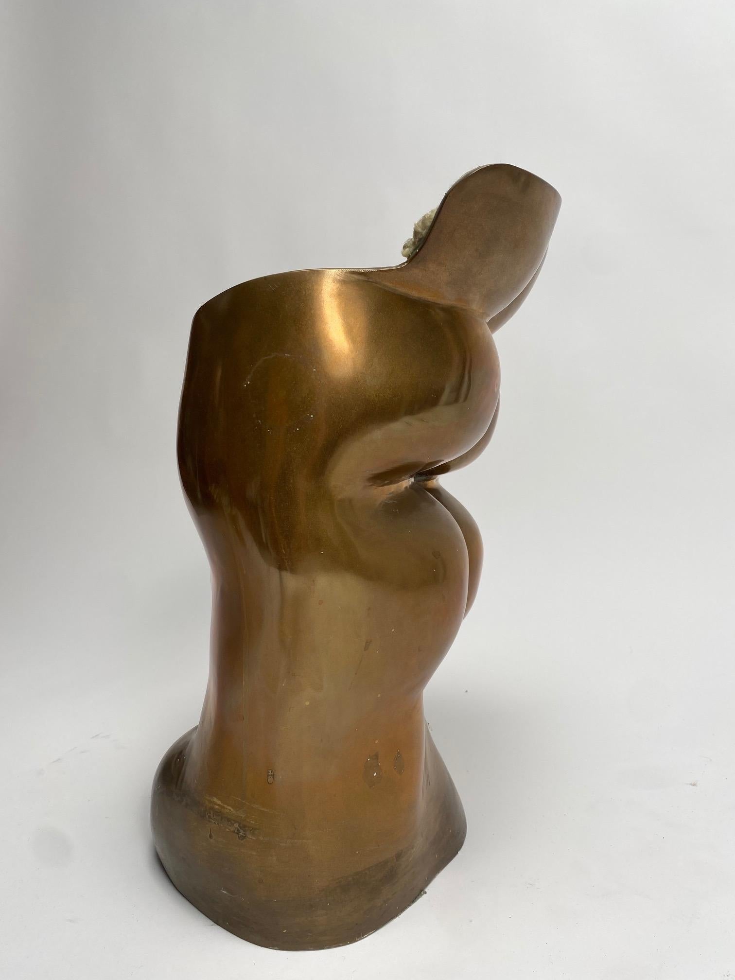 Tabouret sculpture en bronze Fausto par Novello Finotti, 1972 Production originale Gavina

Fausto, petit siège à la présence humanoïde, représente de manière exemplaire le concept d'Ultramobile, l'opération conçue par Dino Gavina en 1971, née dans