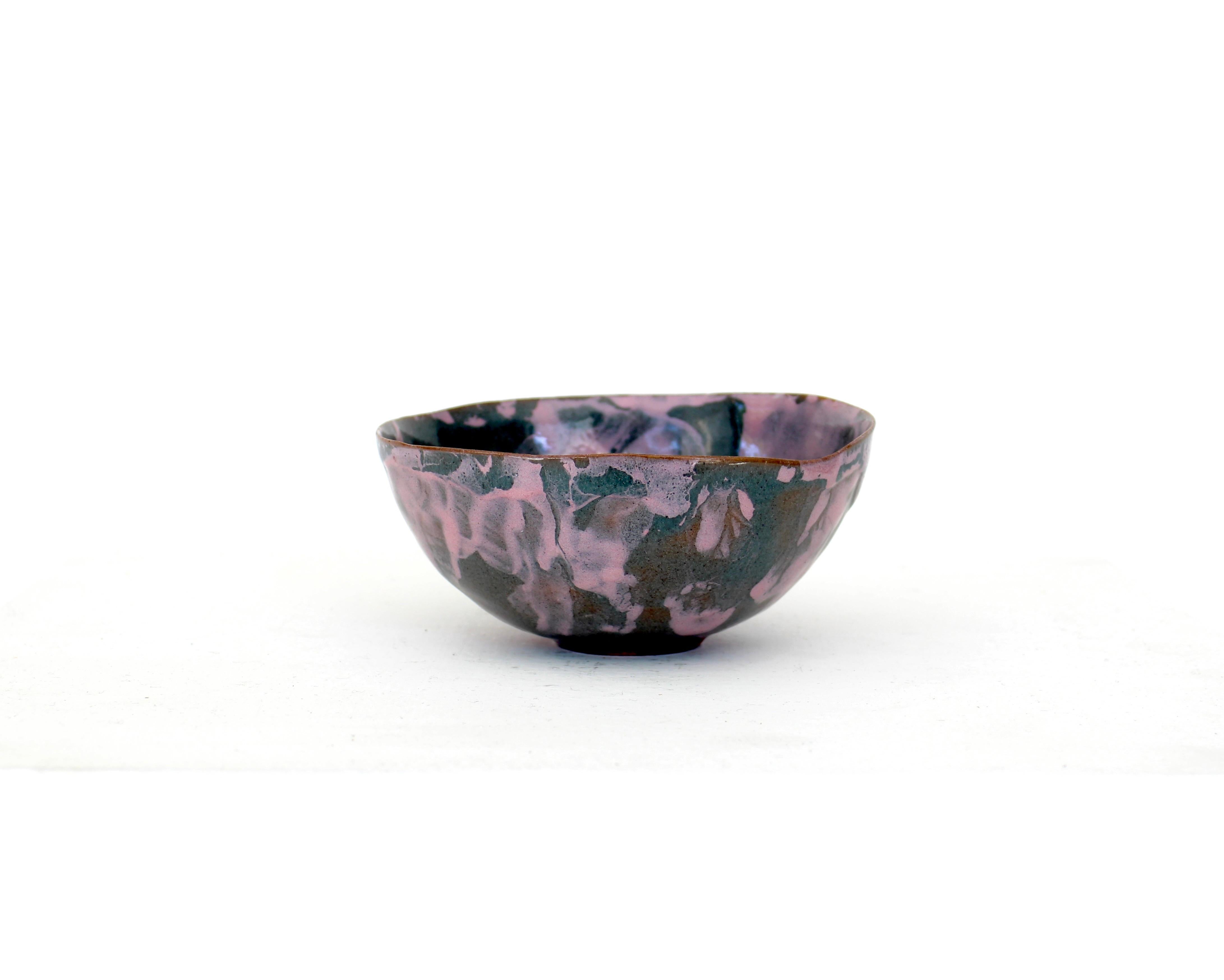 Fausto Menotti Italian Purple and Gray Ceramic Dish Bowl Italy c 1960 (Moderne der Mitte des Jahrhunderts) im Angebot