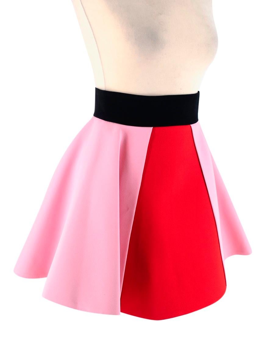 Fausto Puglisi Red & Pink Flared Mini Skirt

- Made of a soft crepe fabric 
- Classic flared cut 
- Mini length 
- Gorgeous red and pink hues 
- Luxurious silk lining 
- Zip and hook fastening to the back 
- Elegant cheerful design 

Materials:
74%