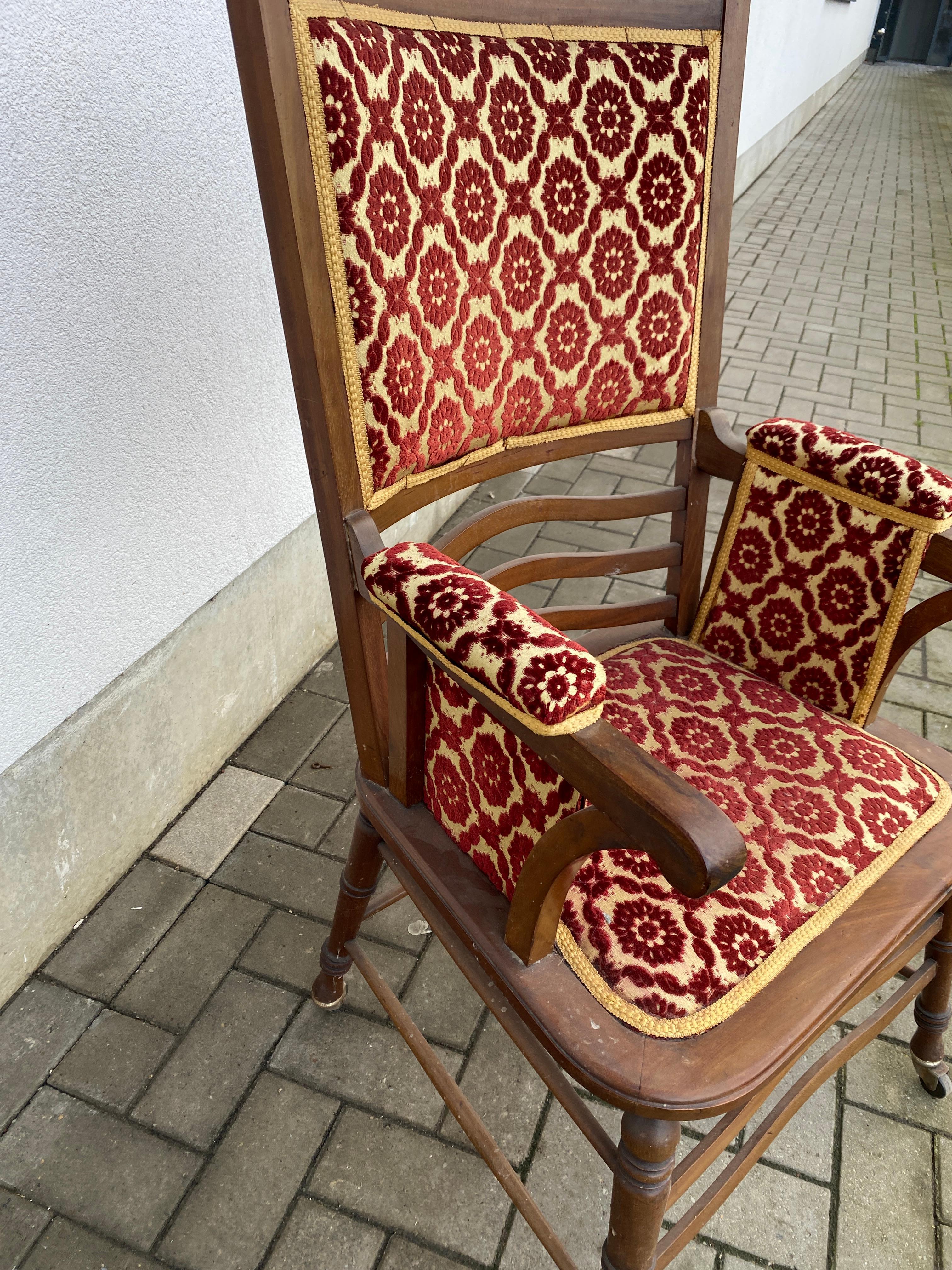 Fauteuil Art Nouveau à haut dossier en hêtre  Bon état - En vente à Mouscron, WHT