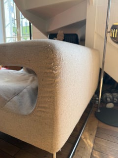 Fauteuil bas beige par Patricia Urquiola