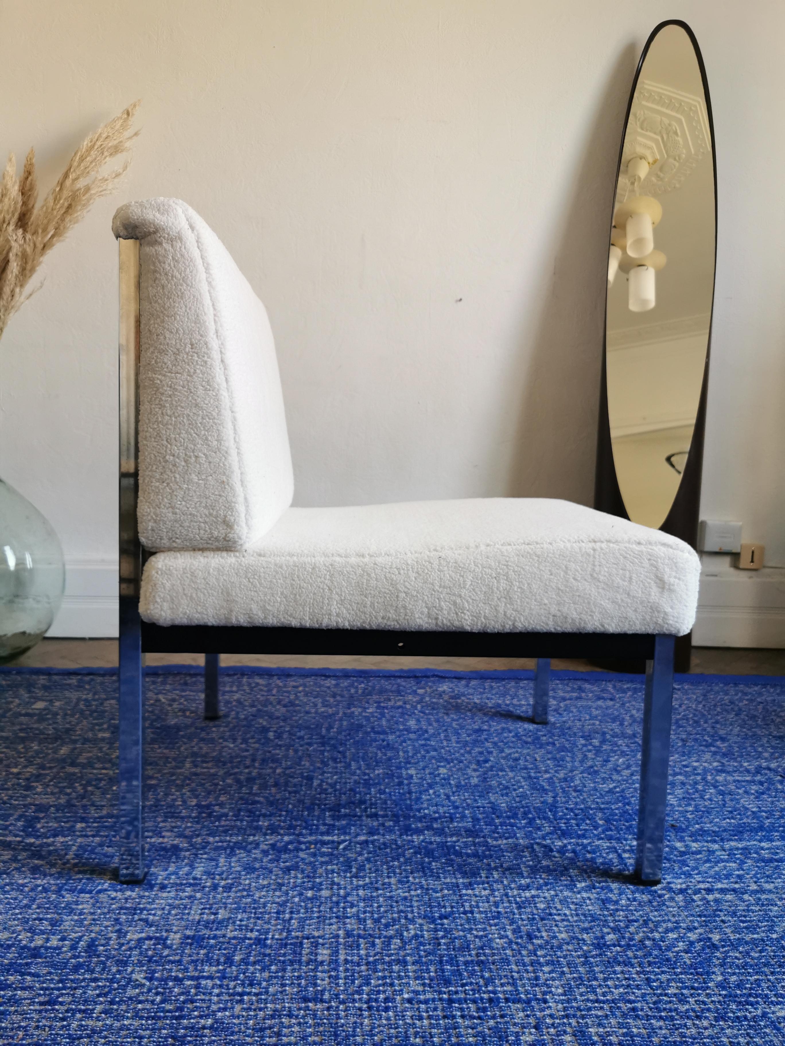 Scandinavian Modern Fauteuil / Chauffeuse française refaite 100% neuf tissu bouclette  For Sale