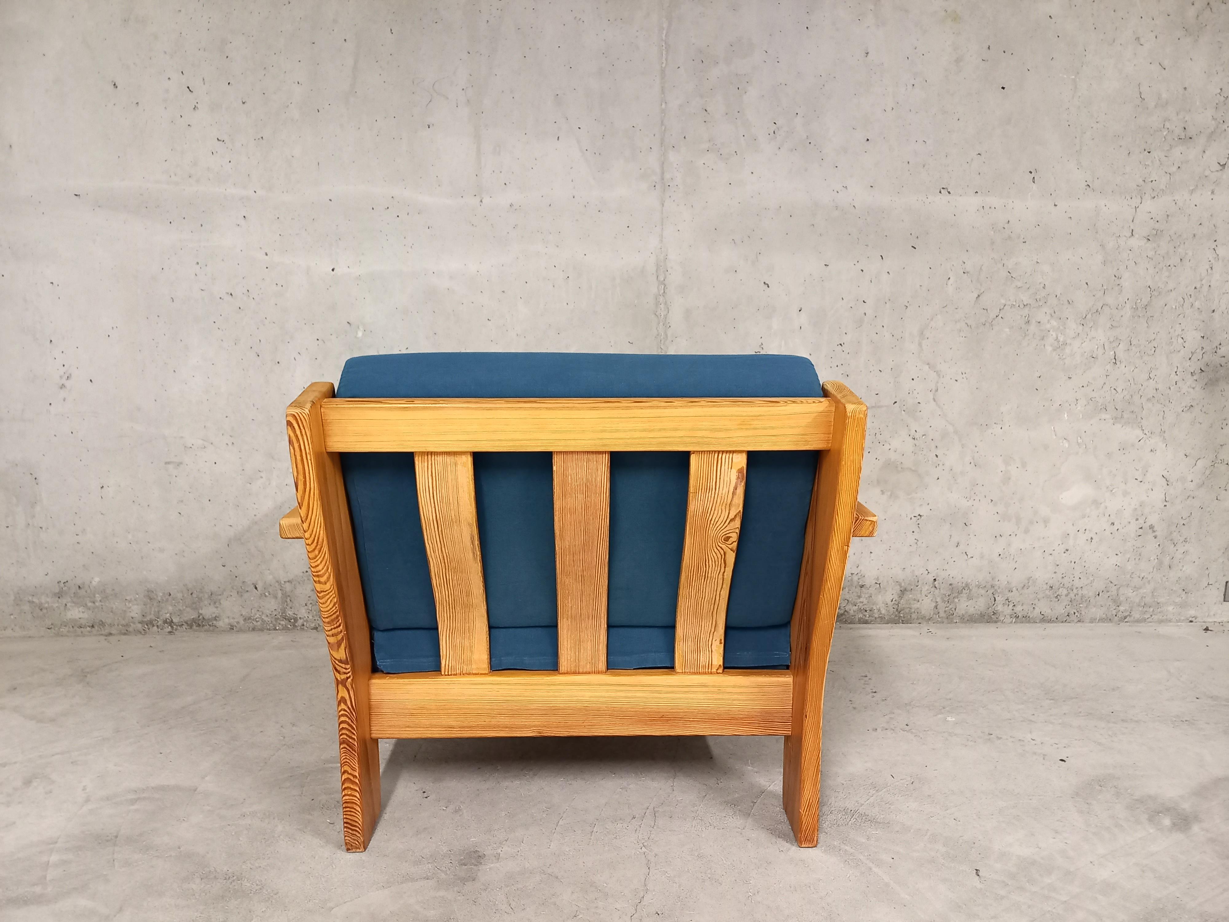 Fauteuil chauffeuse vintage en pin années 80 Francés en venta
