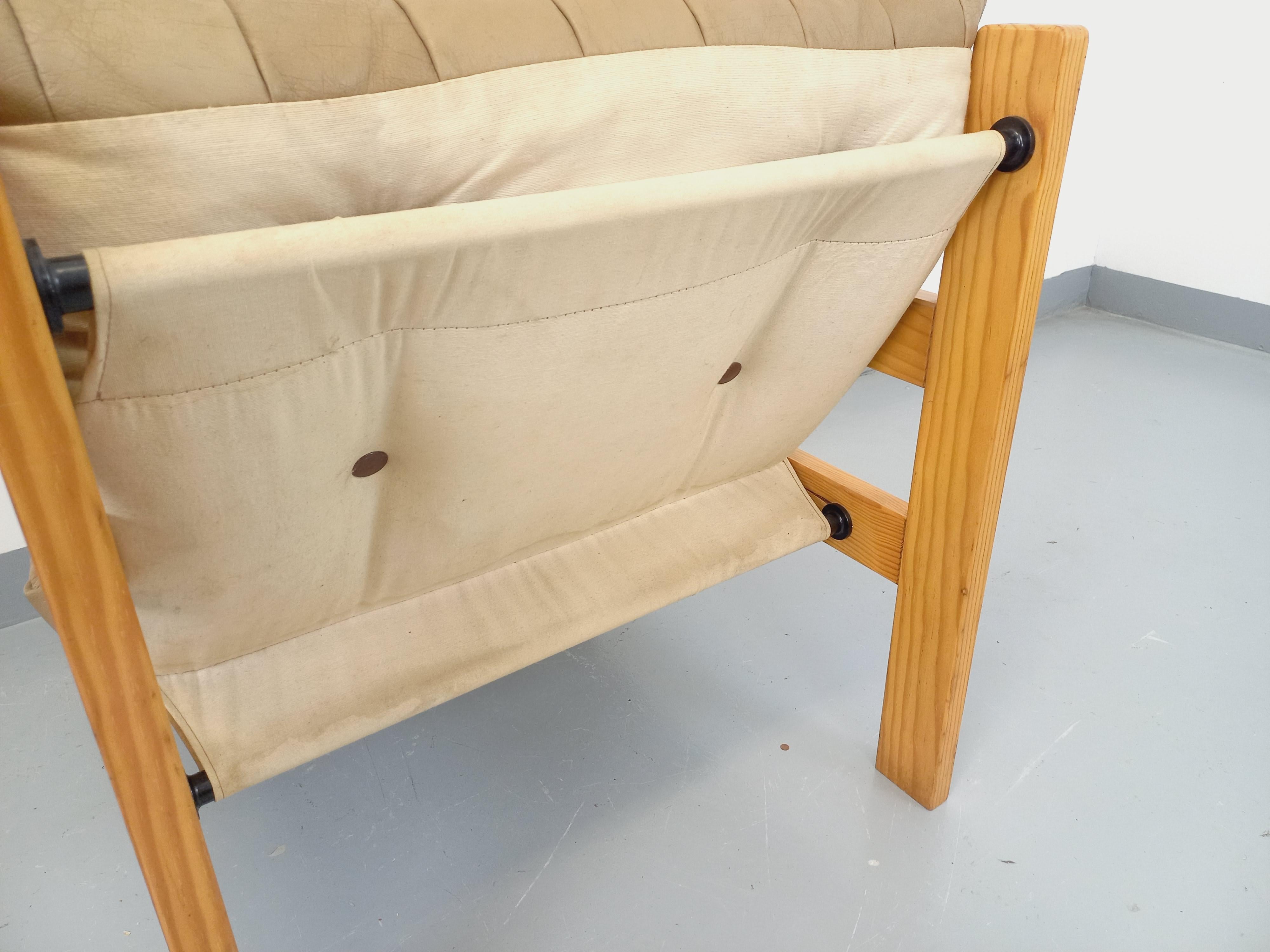 Fin du 20e siècle Fauteuil chauffeuse vintage en pin et cuir des années 70
