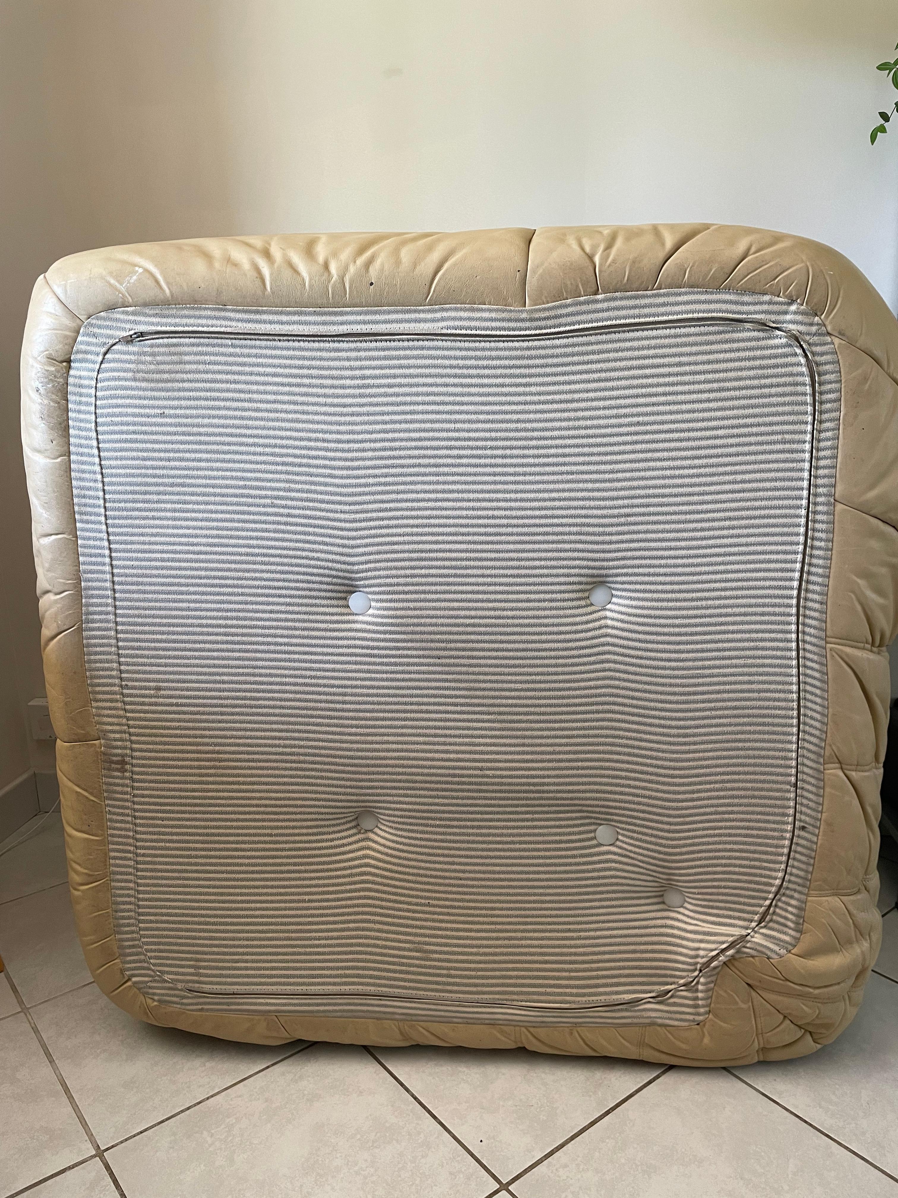 Fauteuil d'angle Togo par Michel Ducaroy pour Ligne Roset 4